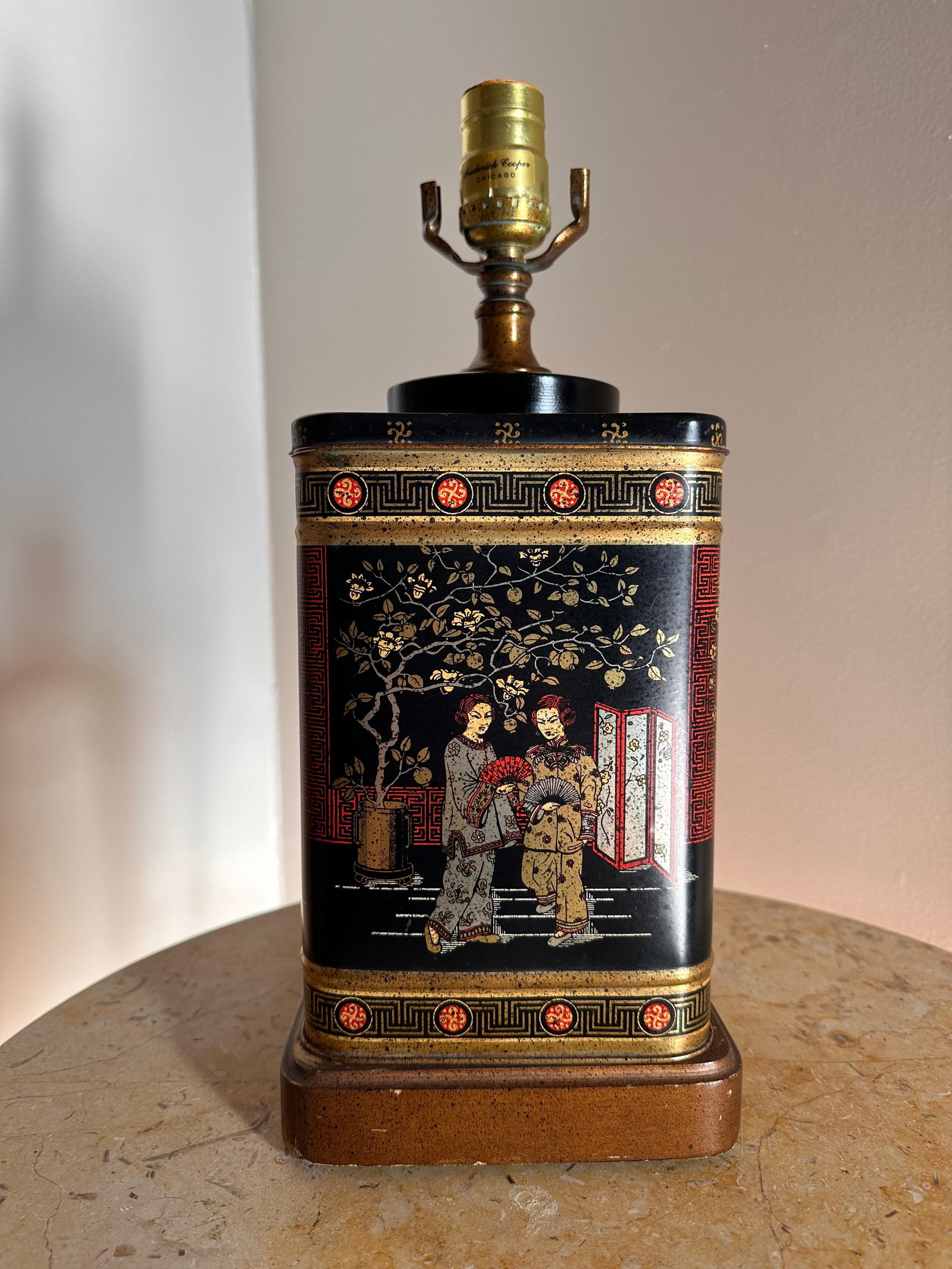 Fredrick Cooper Vintage Chinoiserie English Tole Metal Tea Canister Chinese Painted Pair Table Lamps - 5