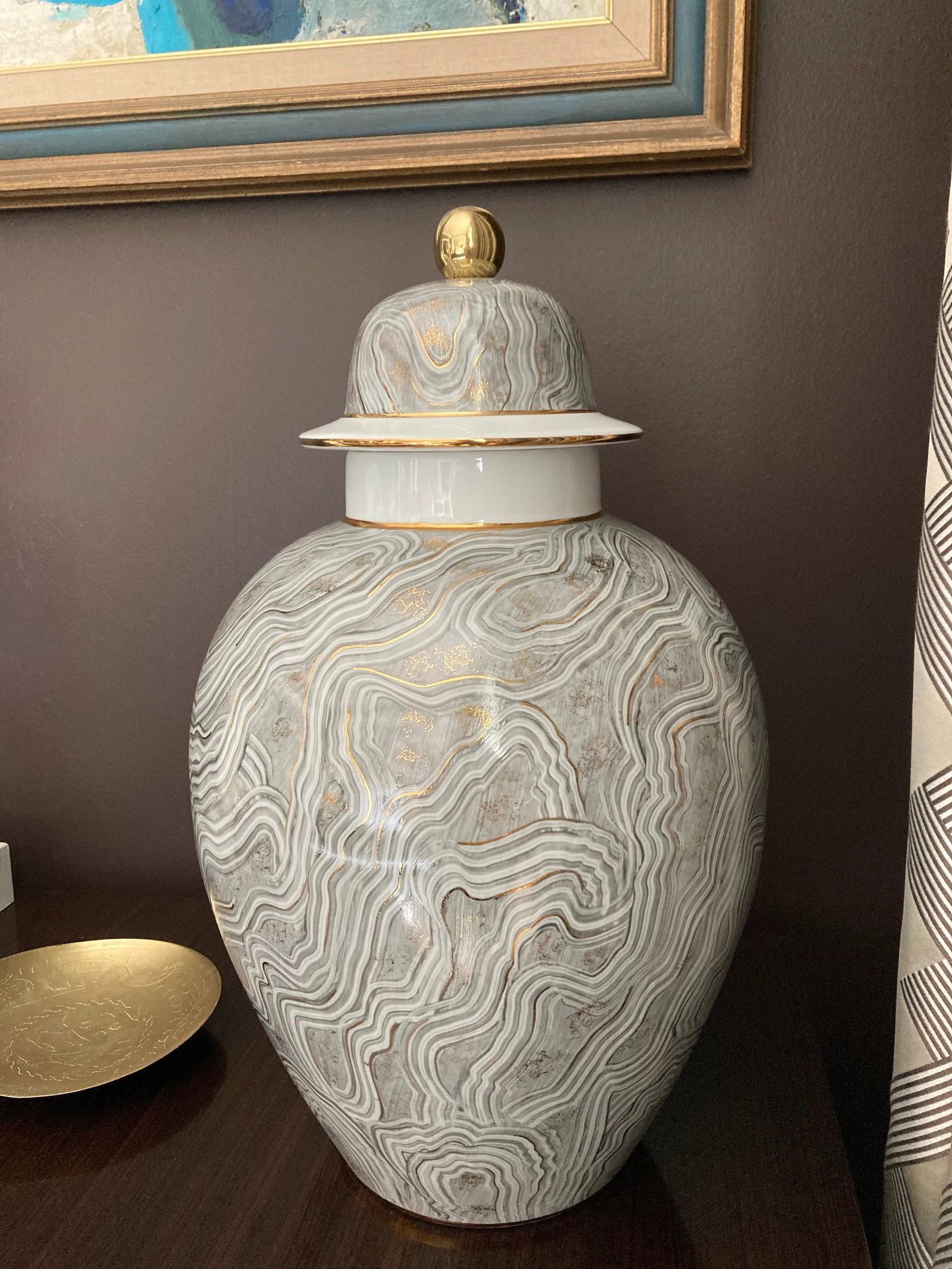 Chelsea House Marbled Gray Porcelain Lidded Urn With Gold Highlights, 2010s - 2