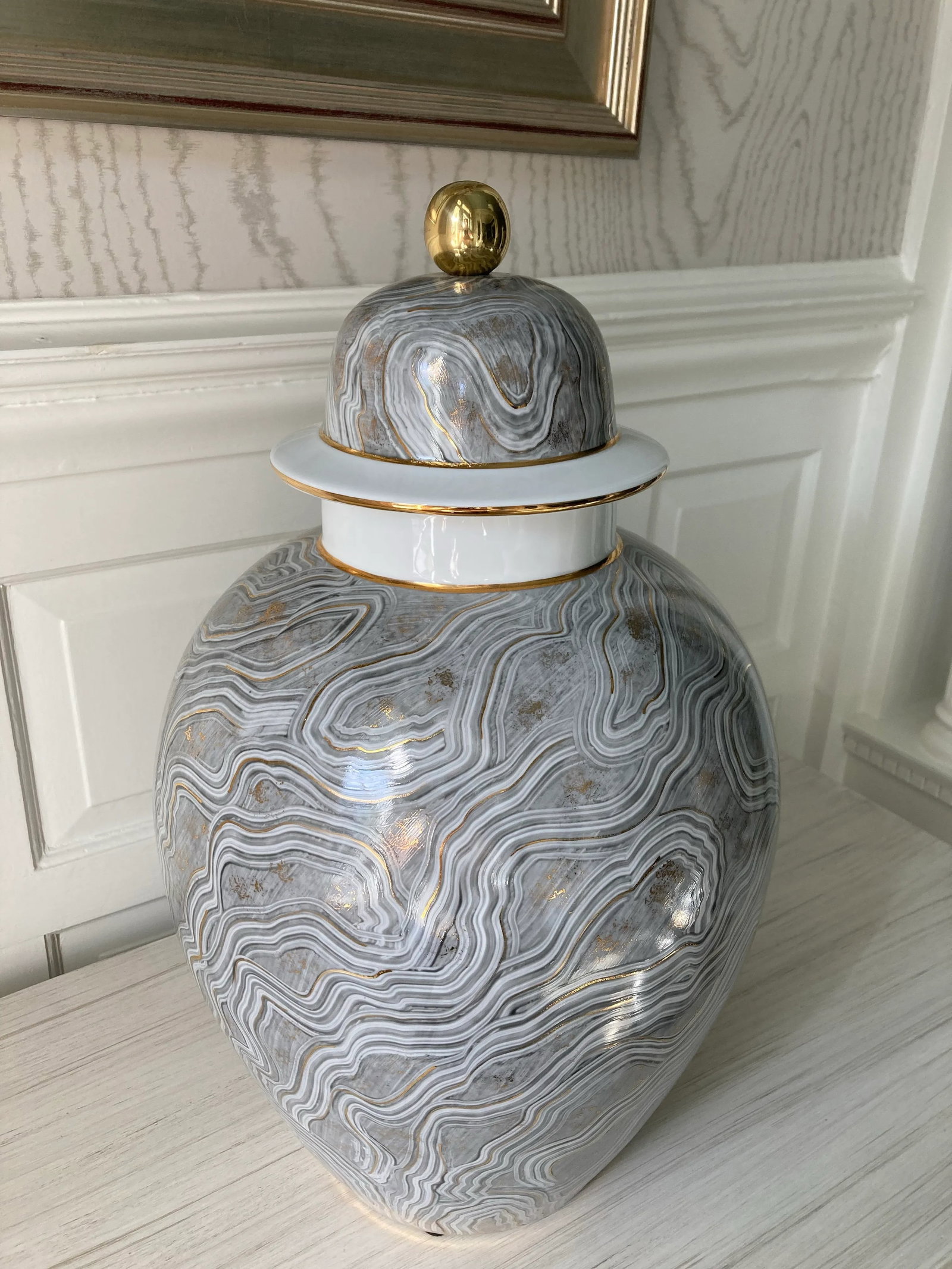 Chelsea House Marbled Gray Porcelain Lidded Urn With Gold Highlights, 2010s - 4