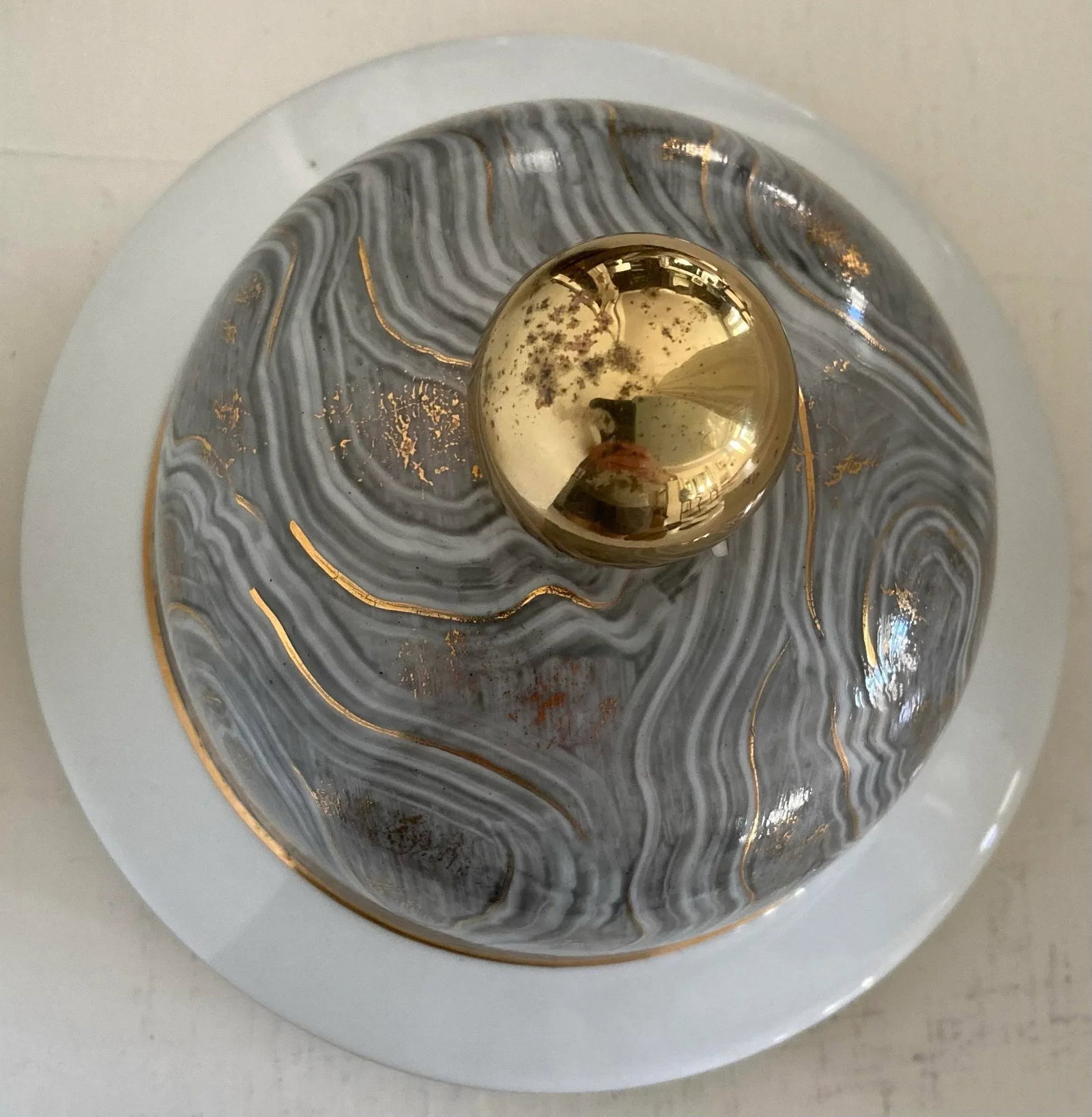 Chelsea House Marbled Gray Porcelain Lidded Urn With Gold Highlights, 2010s - 9