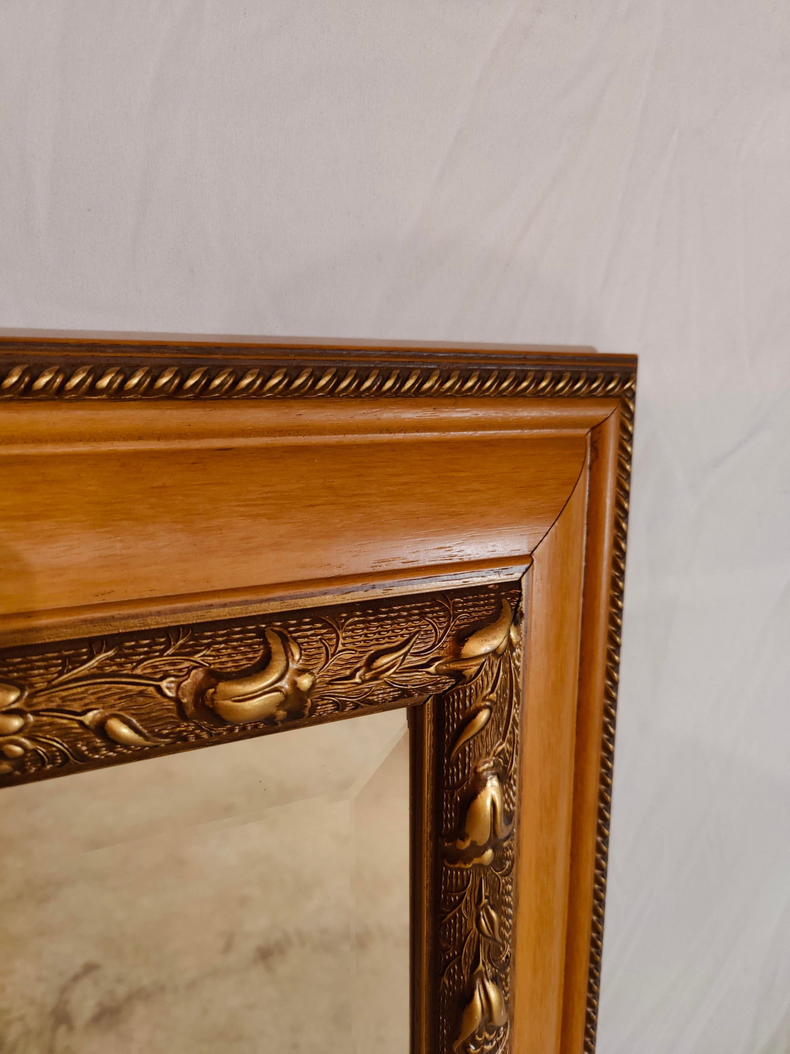 Stunning Vintage Framed Mirror - 3