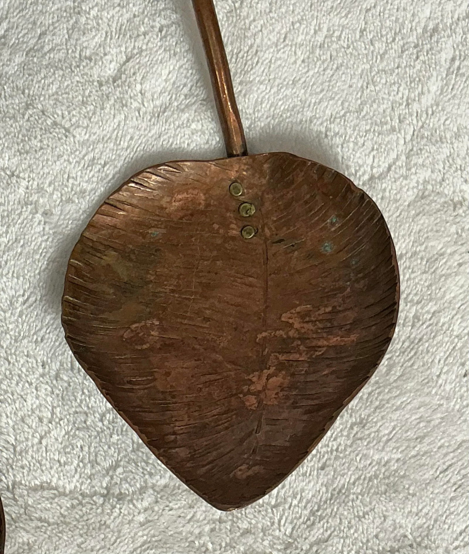 Copper Hand-Hammered Leaf Shape With Antler Spoon and Fork Salad Servers Vintage - 10