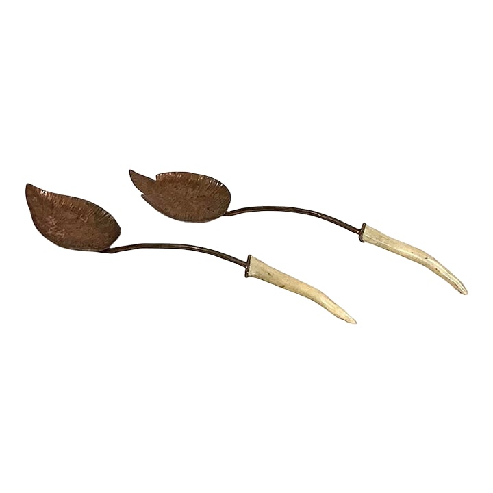 Copper Hand-Hammered Leaf Shape With Antler Spoon and Fork Salad Servers Vintage: Vintage set of solid copper salad servers with deer antler handles. These are hand-hammered, handcrafted in a leaf shape design with a textured finish. These are gracefully shaped and proportioned