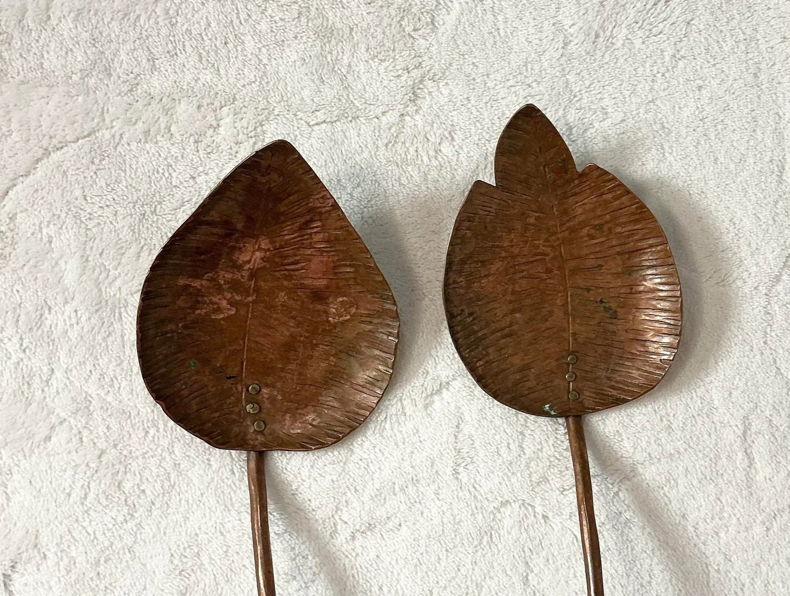 Copper Hand-Hammered Leaf Shape With Antler Spoon and Fork Salad Servers Vintage - 6