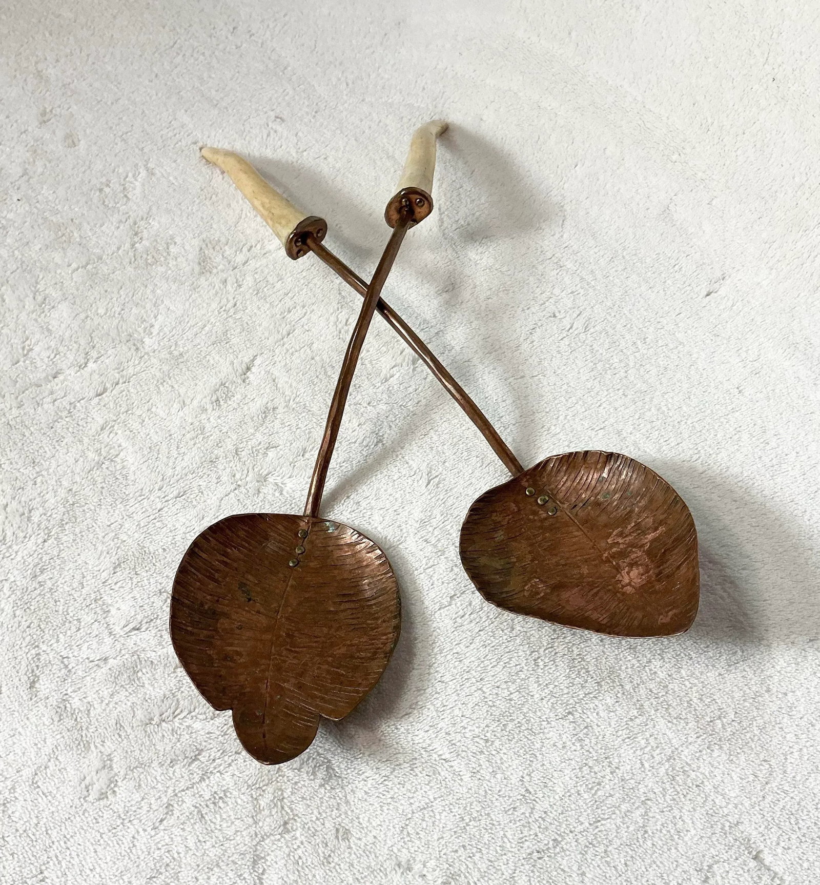 Copper Hand-Hammered Leaf Shape With Antler Spoon and Fork Salad Servers Vintage - 8