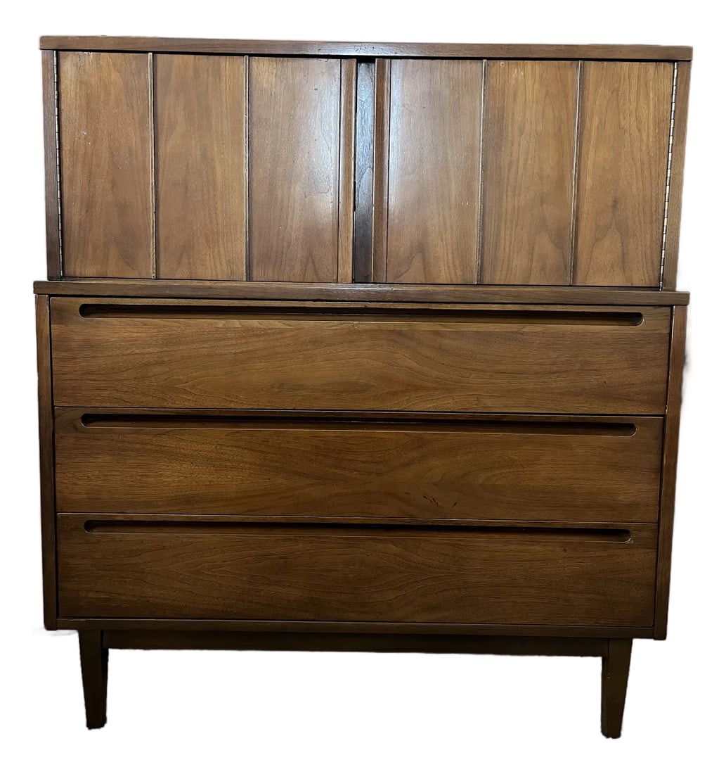 Vintage Mid-Century Modern Highboy Dresser by American of Martinsville: Highboy dresser by American of Martinsville circa 1960s. Beautiful, vintage Mid-century modern highboy dresser with 3 exposed drawers and 2 hidden drawers on top, behind doors. Really lovely rich,