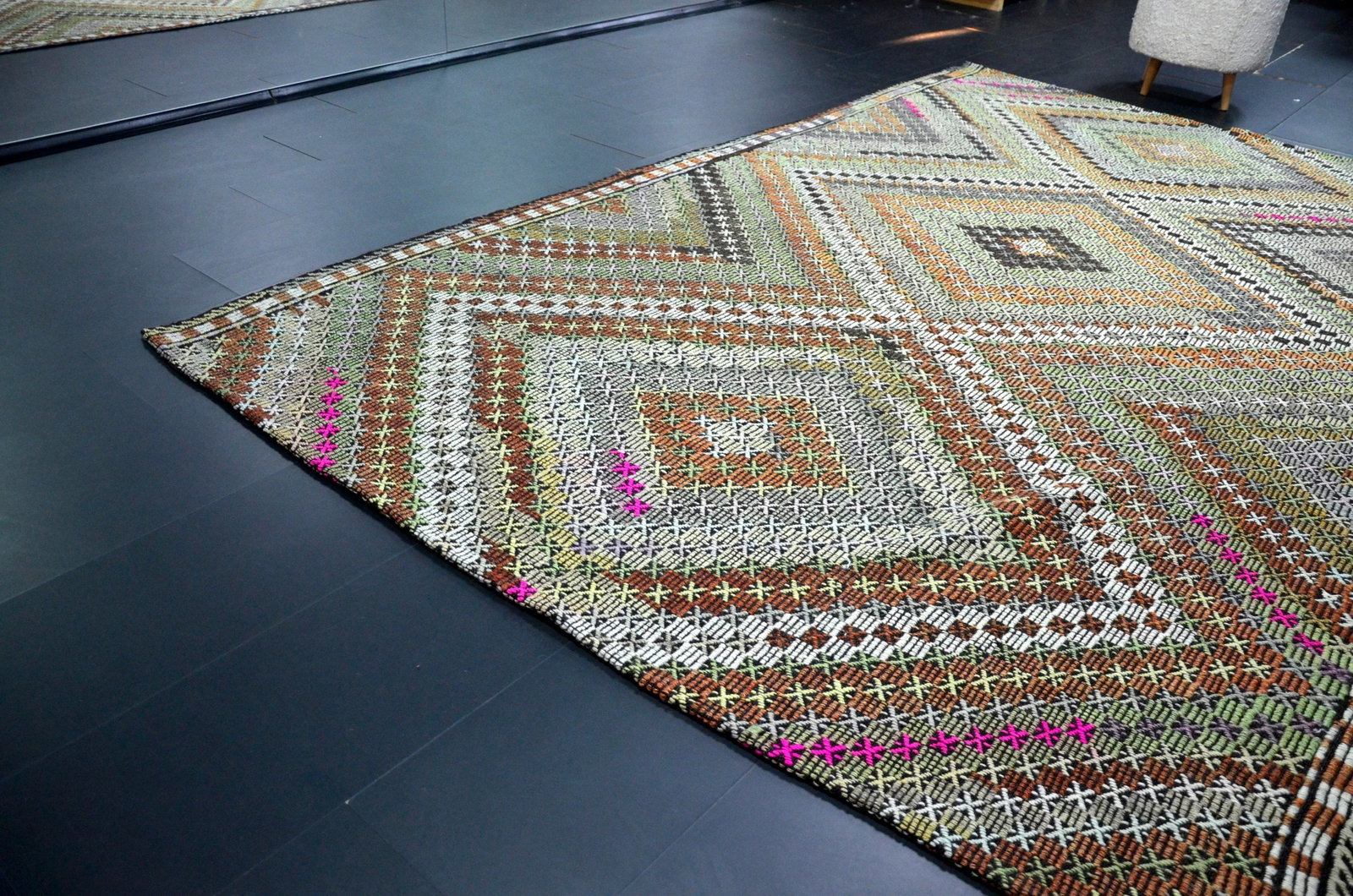 Vintage Turkish Anatolian Kilim Rug - 2