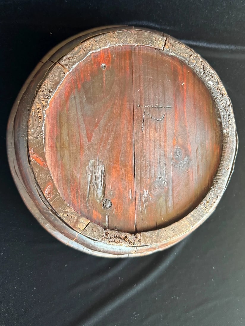 Compact Antique Chinese Wooden Basin With Iron Bands - 8
