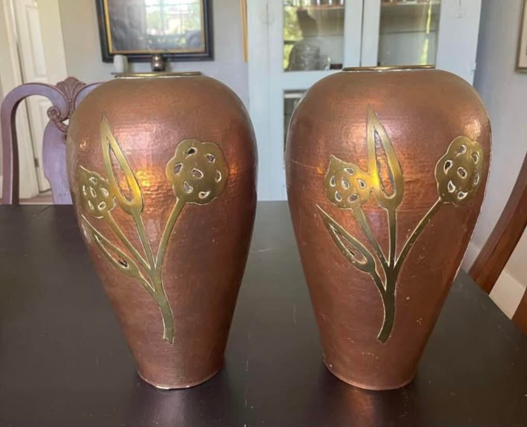 Rare Pair of Vintage Hammered Copper Urns With Brass Lotus Flower Inlay - 8