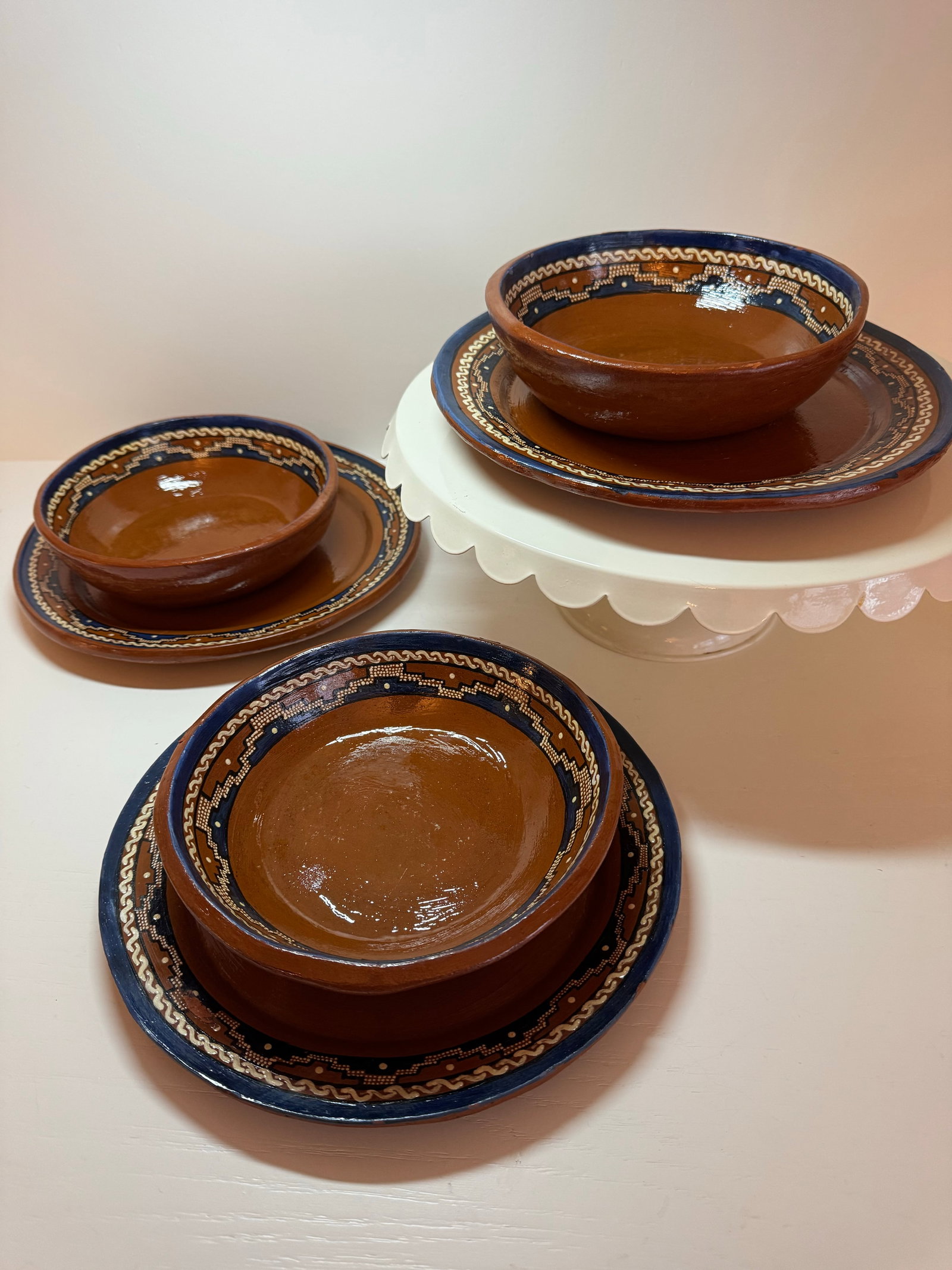 1988 Mexican Studio Pottery Dinnerware Set by Day Allen - Hand-Painted Terracotta Plates & Bowls Set - 3
