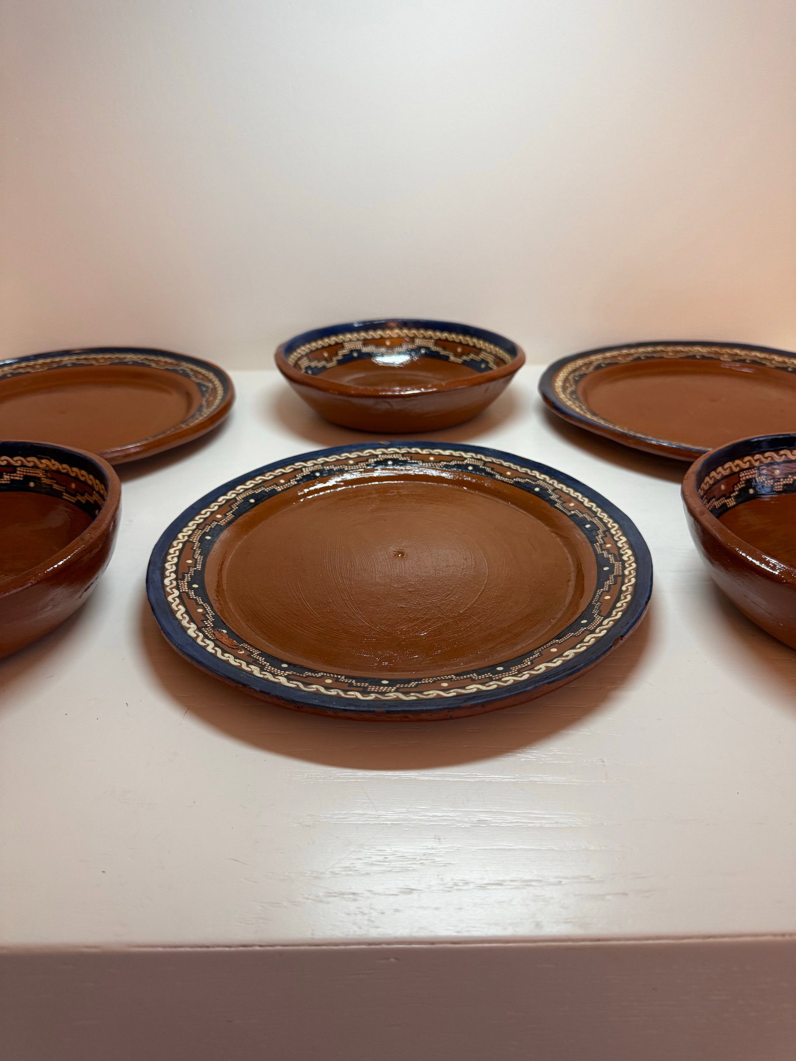 1988 Mexican Studio Pottery Dinnerware Set by Day Allen - Hand-Painted Terracotta Plates & Bowls Set - 8