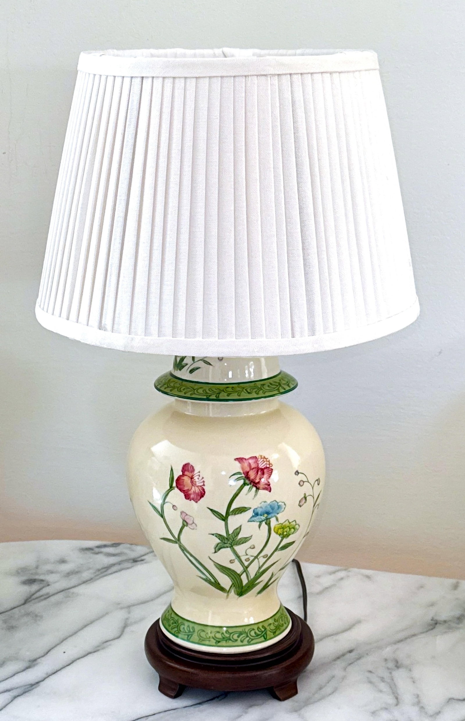 Late 20th Century Asian Porcelain Hand Painted Table Lamp - 2