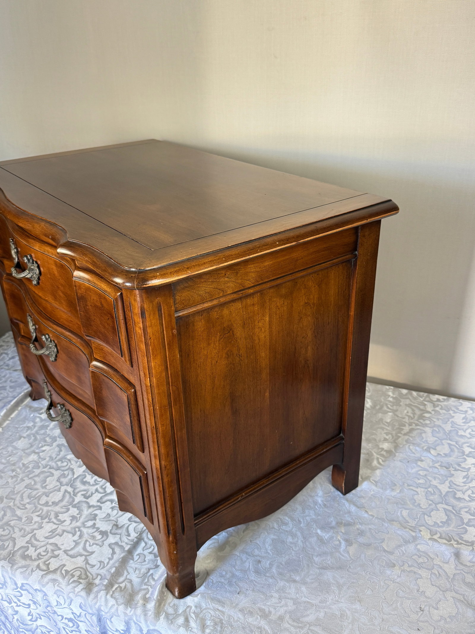 1980's John Widdicomb French Provincial 3 Drawer Nightstand Dresser - 5