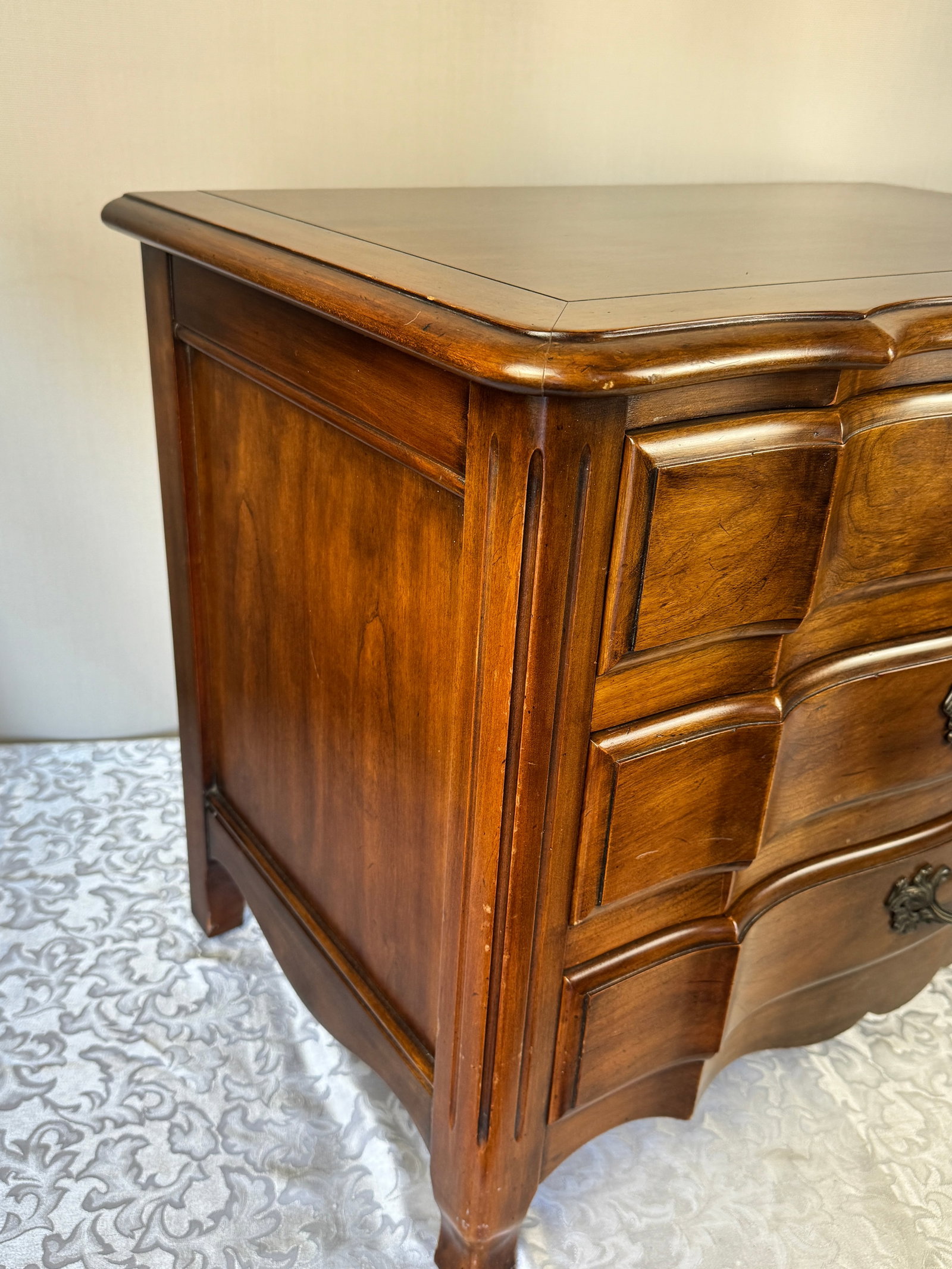 1980's John Widdicomb French Provincial 3 Drawer Nightstand Dresser - 6