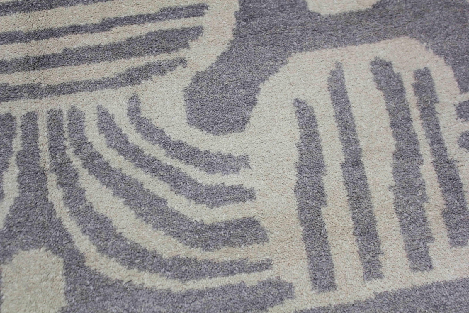 Hand Knotted Ikat Rug - 6' * 9' - 2