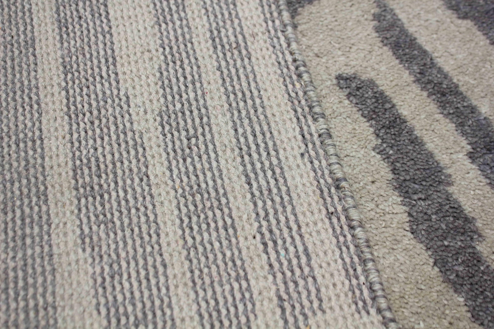 Hand Knotted Ikat Rug - 6' * 9' - 4