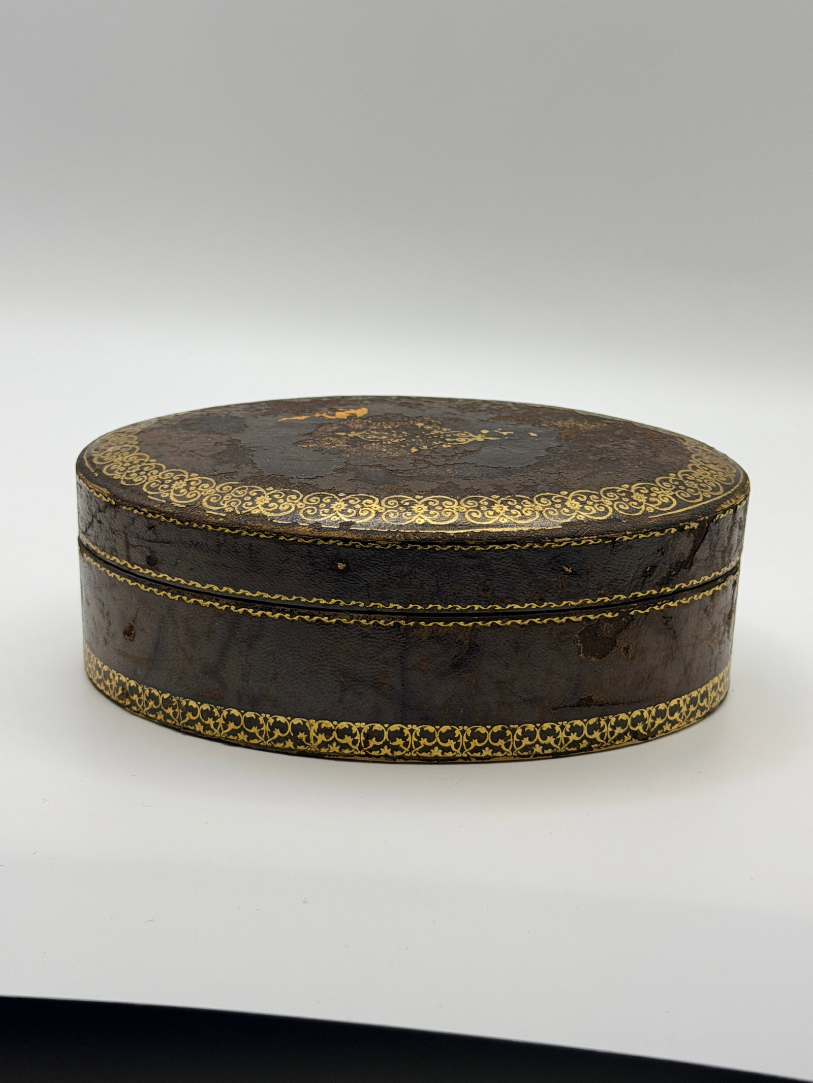 Vintage Italian Florentine Tooled Leather Oval Box - 5