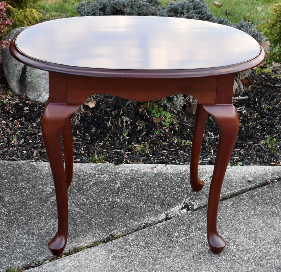 Ethan Allen Cherry Table Queen Anne Style Oval Accent End Side 1990s - 2