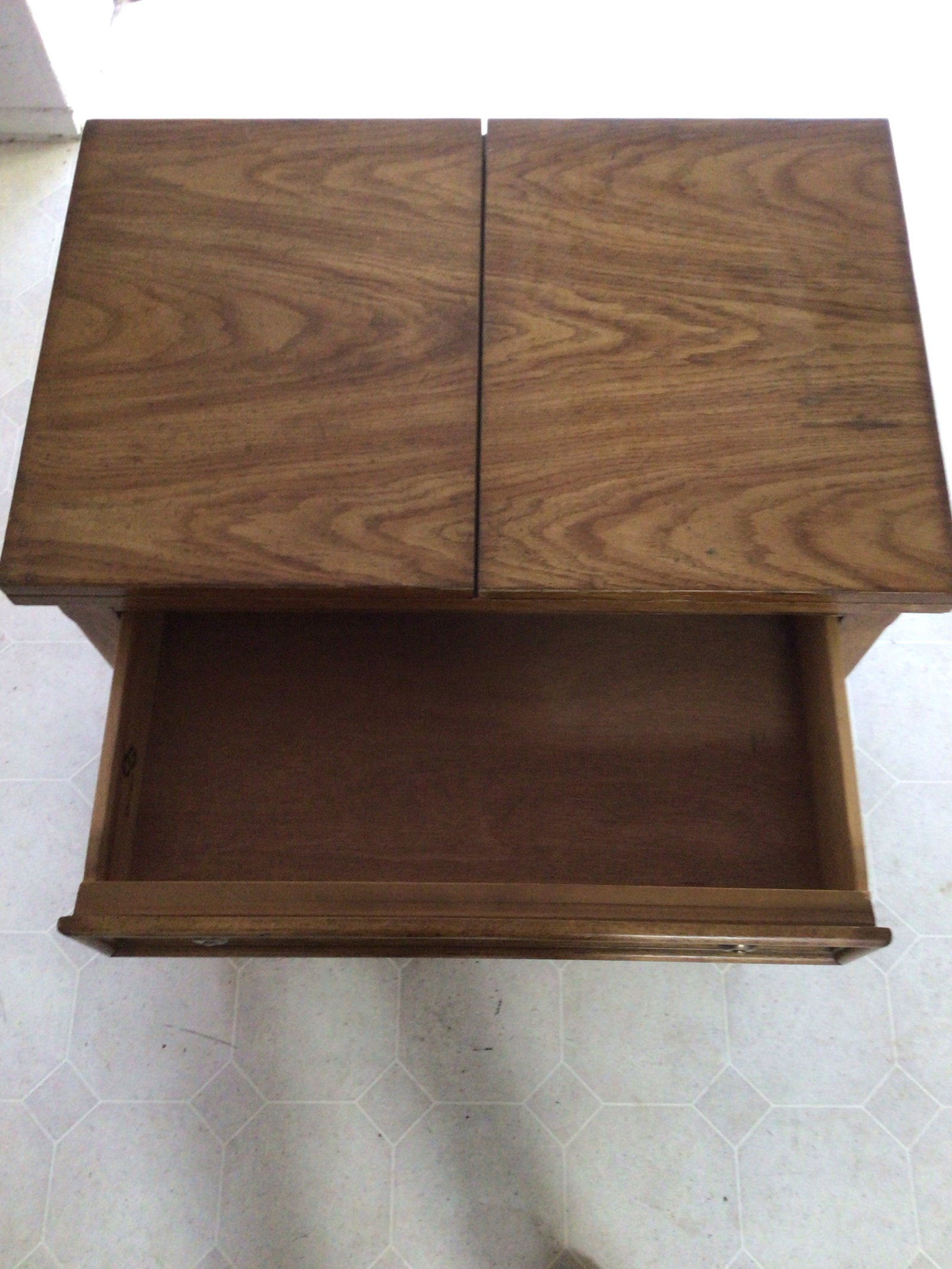 Mid 20th Century Drexel Heritage Chartwell Solid Wood Vintage Expandable Drop-Leaf Server / Dry Bar - 4