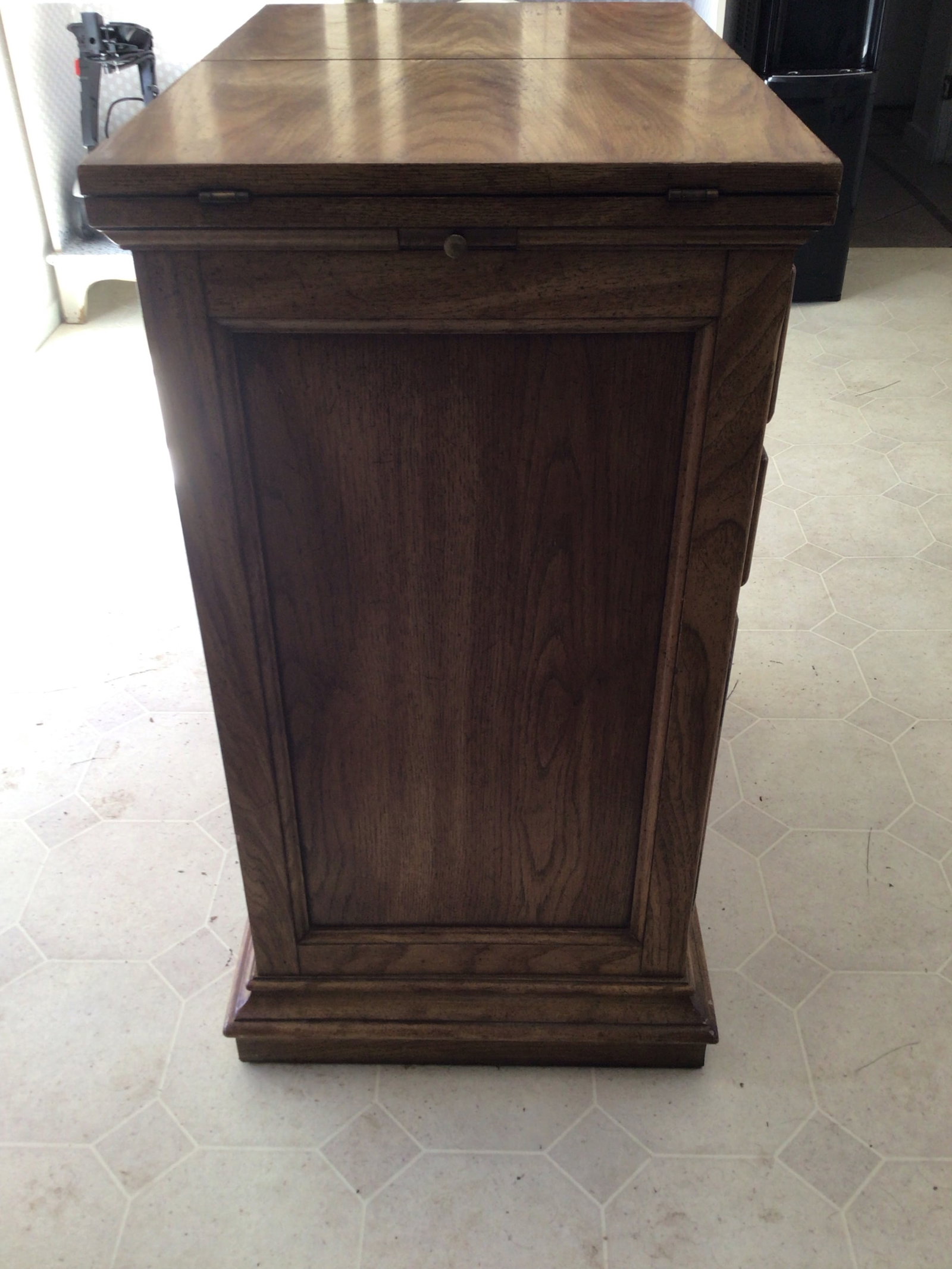 Mid 20th Century Drexel Heritage Chartwell Solid Wood Vintage Expandable Drop-Leaf Server / Dry Bar - 7