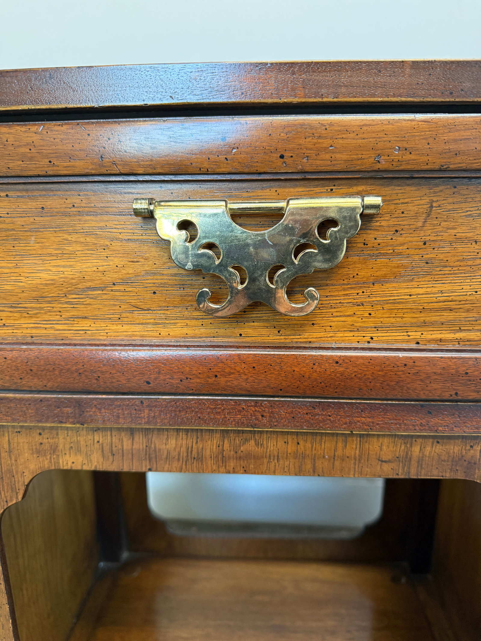 Pair of Vintage Thomasville Mystique Collection Chinoiserie Nightstands With Brass Hardware - 10