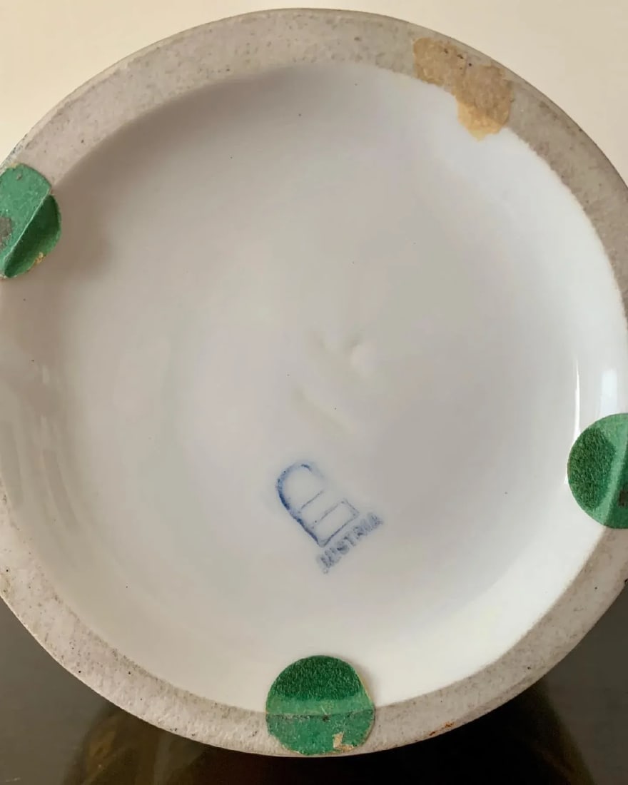 Vintage Royal Vienna-Style Shield/Beehive Marked Austrian Vase - 8
