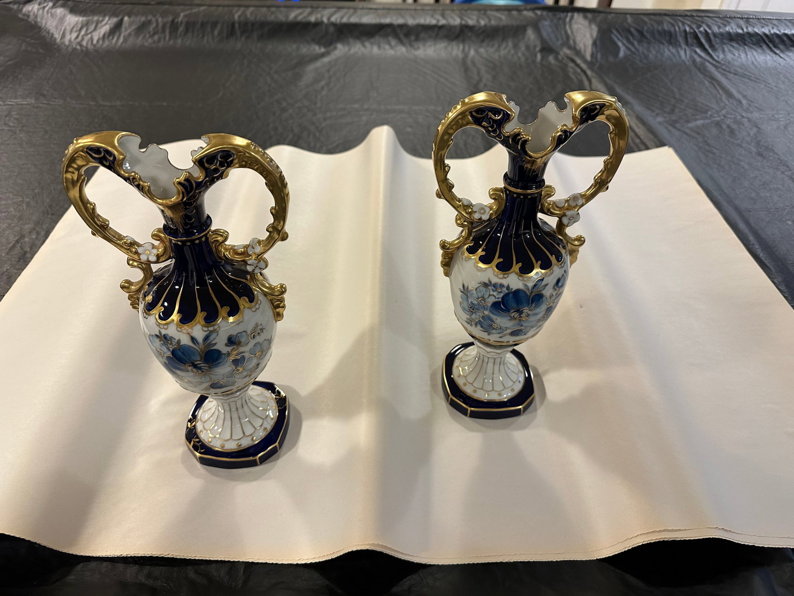 Royal Dux Pair of Porcelain Vases With Double Handles - 4