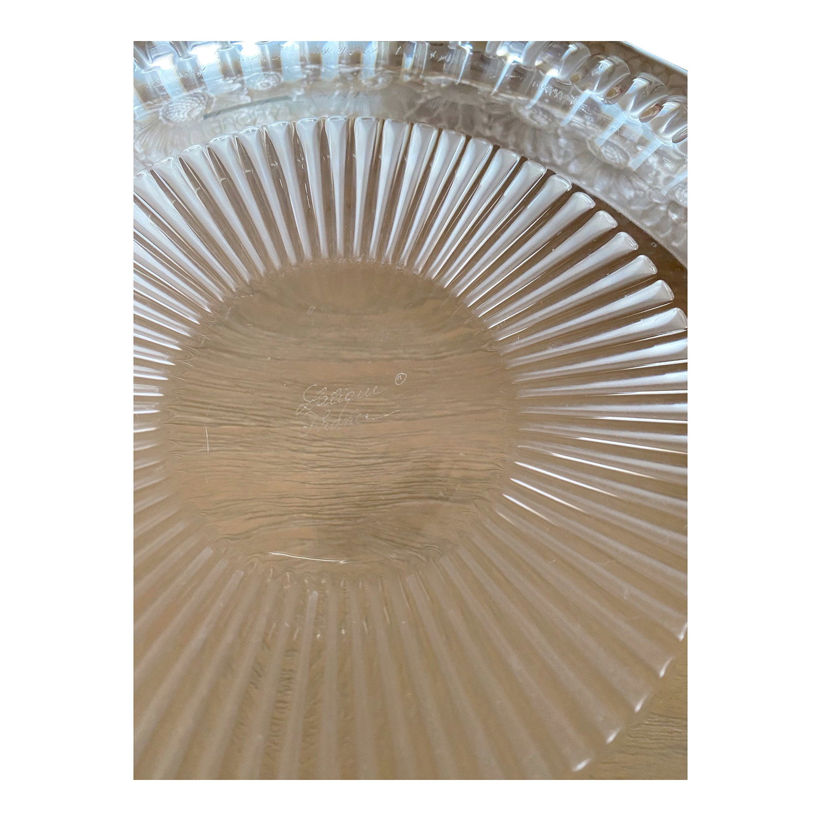 Lalique Marguerites Decorative Plate: Lalique Decorative Plate with a crown of daisies adorning the plate/bowls neck. Condition: Imperfections: Some Imperfections Condition Notes: Small scuffs on part of the bottom Origin: France