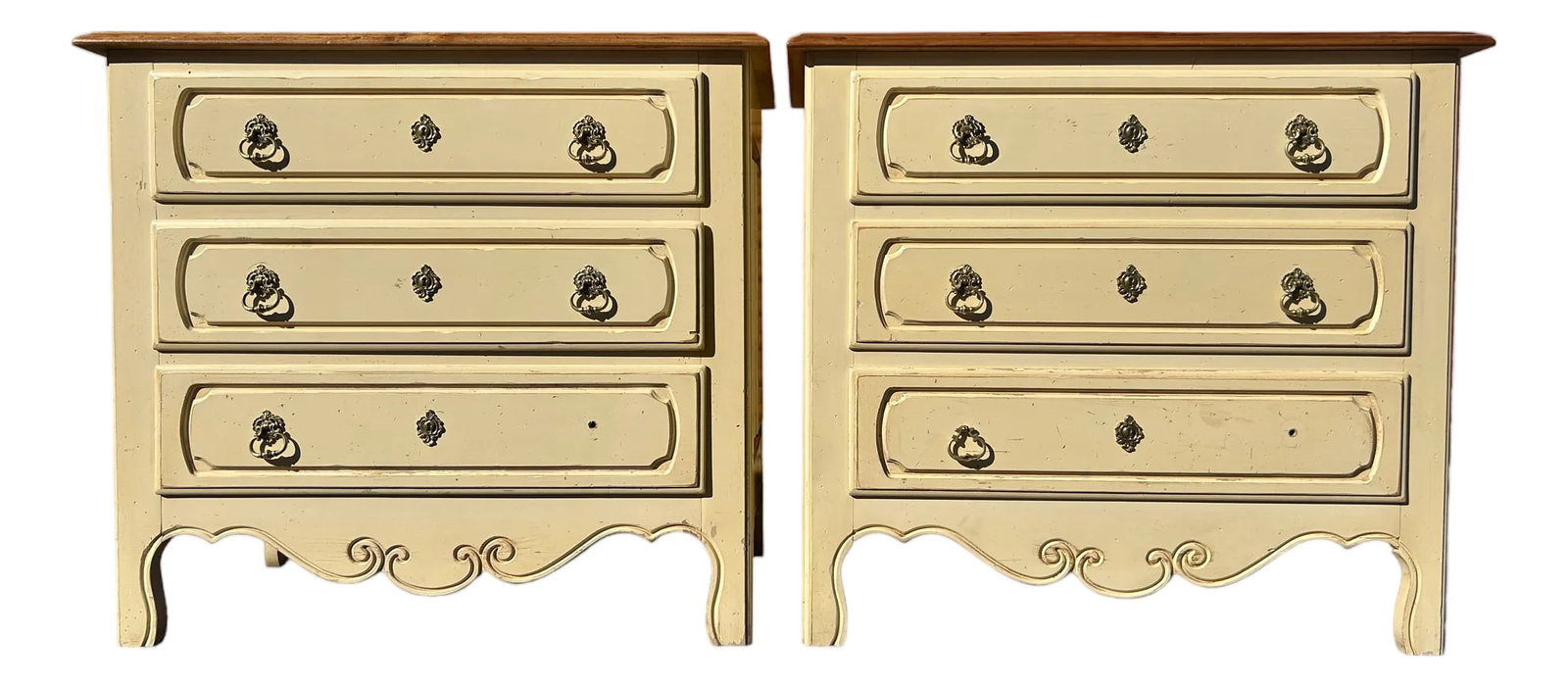 Vintage Ethan Allen Legacy Collection Country French, A Pair: Vintage pair of Ethan Allen French Provincial/Country French nightstands (bedside chests). These charming mid-century pieces feature a soft cream painted finish (distressed/antiqued vibe), natural woo