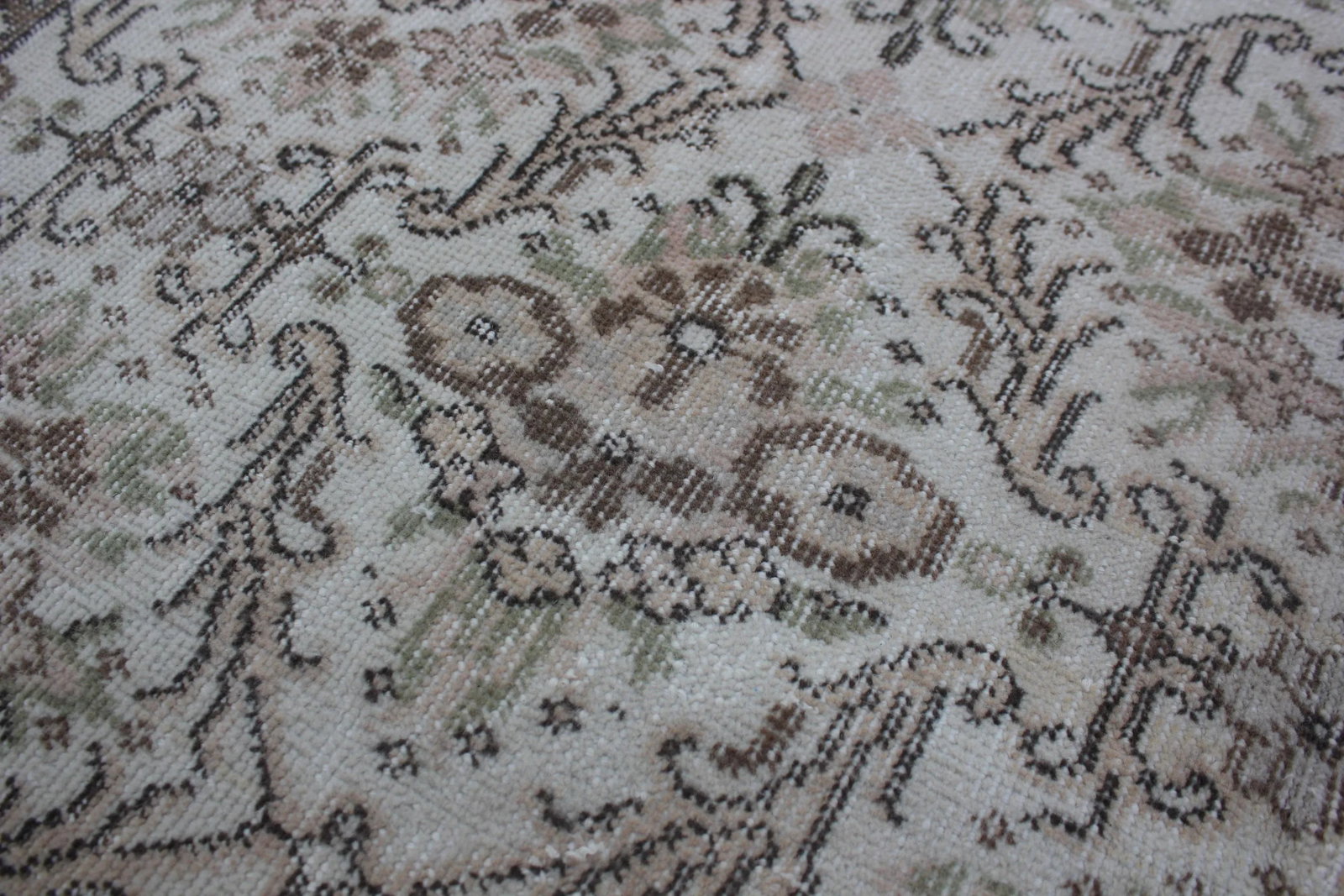 1970s Mid-Century Modern Art Deco Turkish Vintage Floral Beige Oushak Area Rug - 9