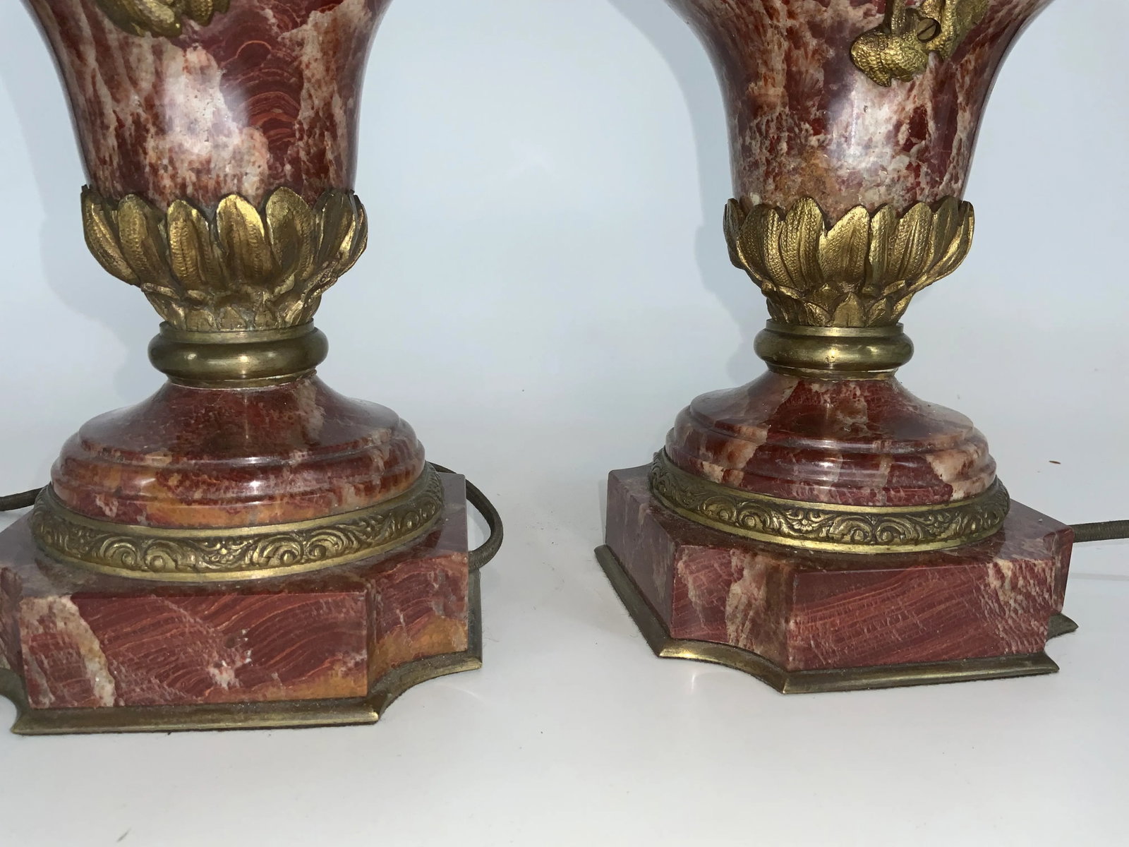 Pair of French Empire Style Rouge Marble Table Lamps With Figuras Bronze Mounts - 7