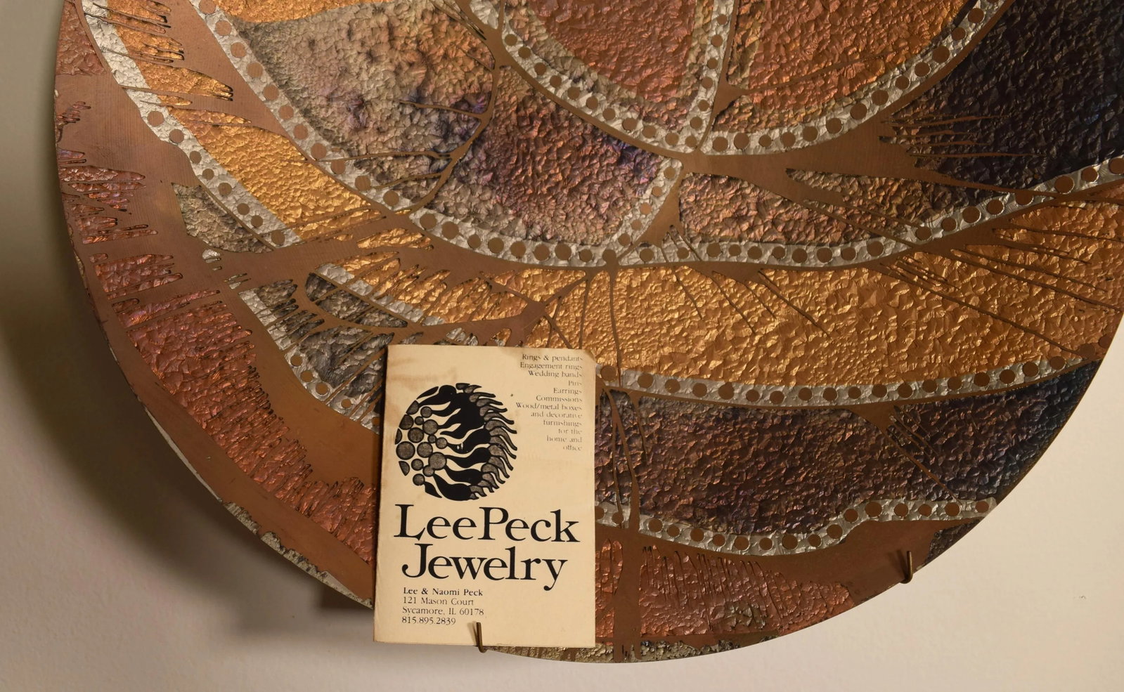 1970s Large Lee Barnes Peck Decorative Charger - 6