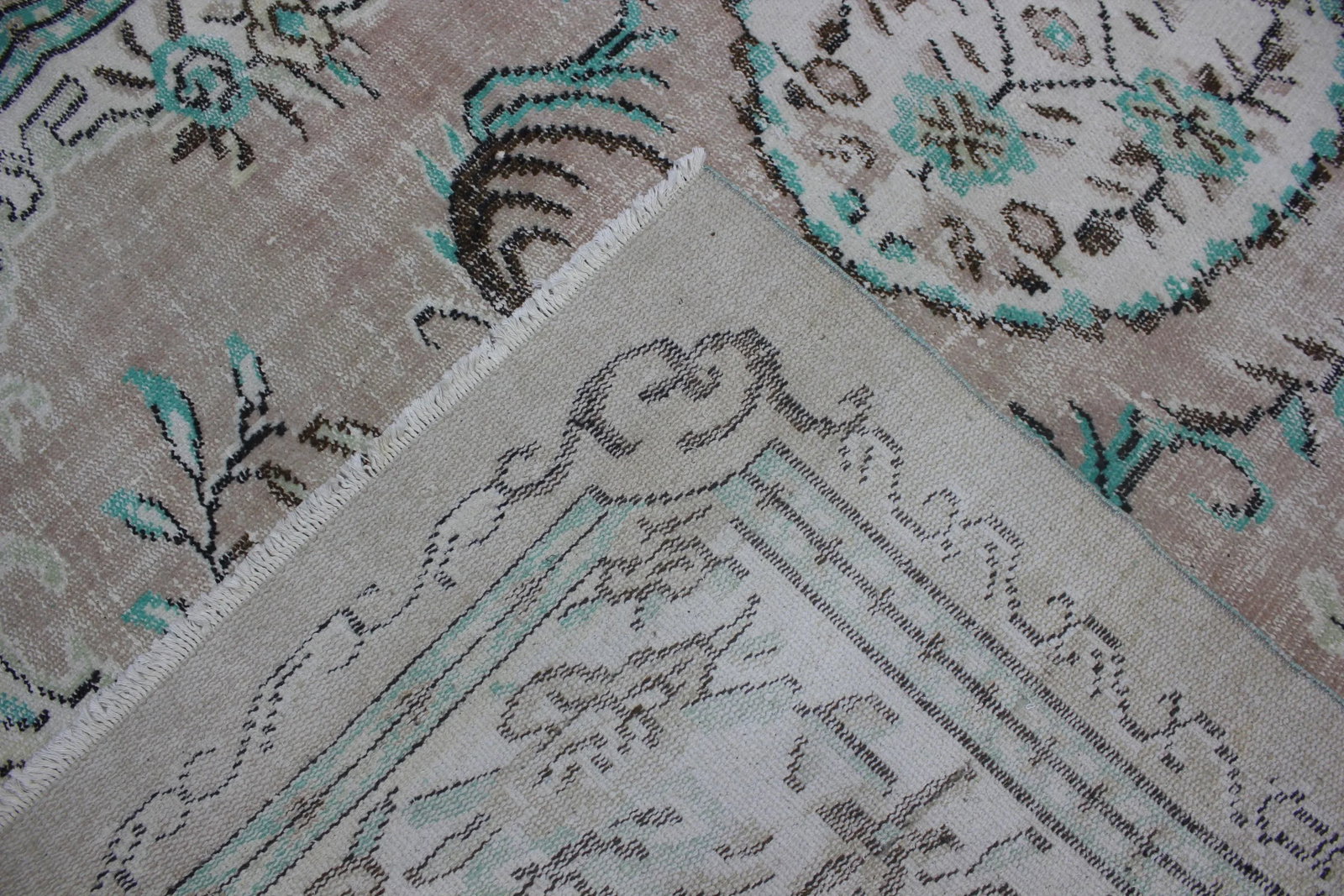 1950s Asian Vintage Floral Desing Natural Wool Oushak Area Rug - 11