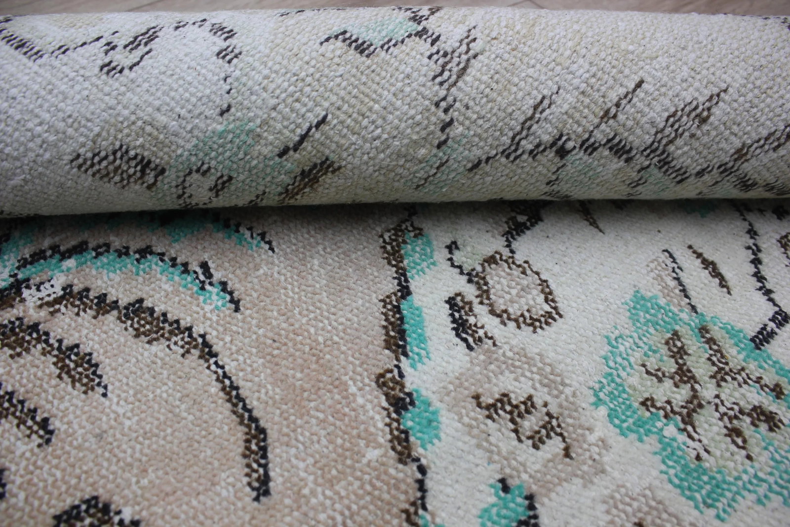 1950s Asian Vintage Floral Desing Natural Wool Oushak Area Rug - 12