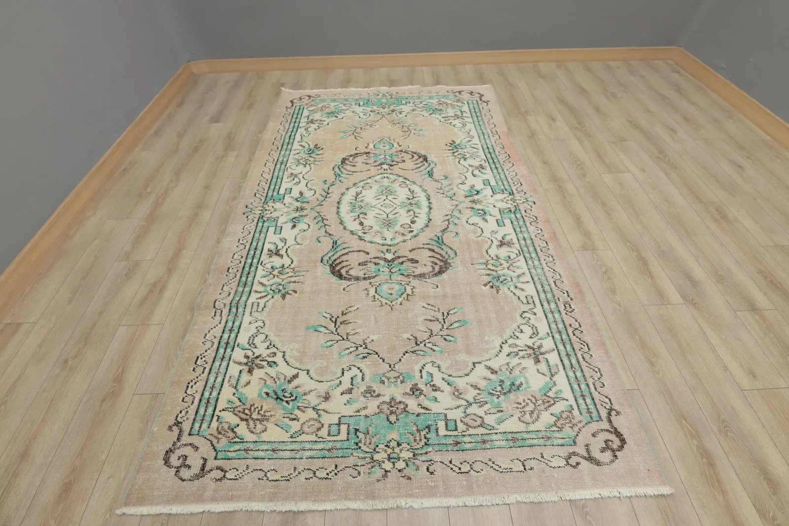 1950s Asian Vintage Floral Desing Natural Wool Oushak Area Rug - 13