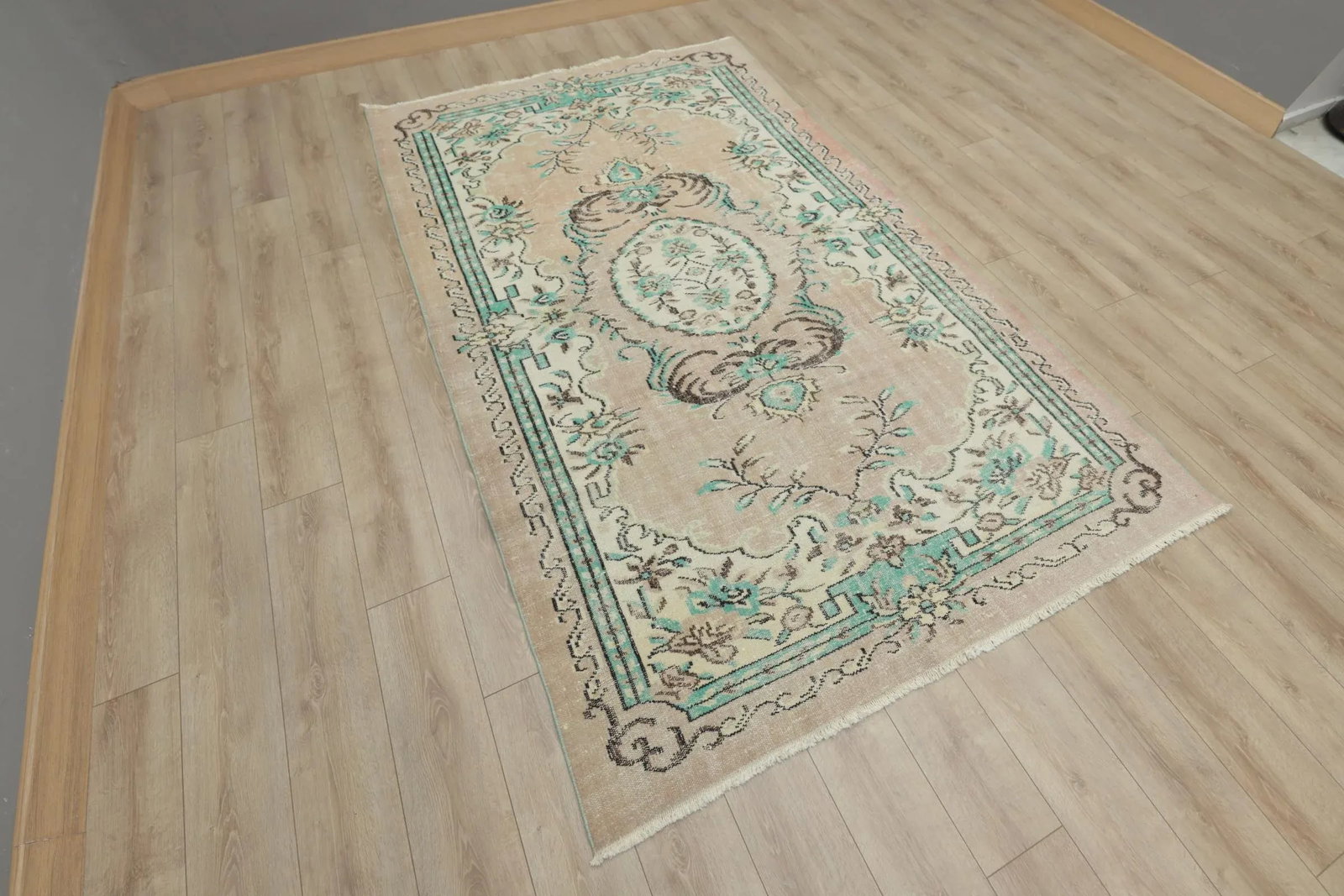 1950s Asian Vintage Floral Desing Natural Wool Oushak Area Rug - 2
