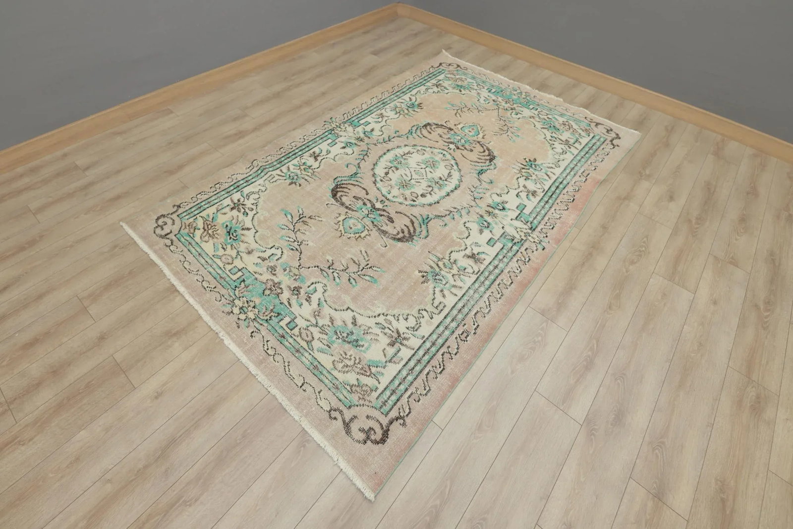 1950s Asian Vintage Floral Desing Natural Wool Oushak Area Rug - 3