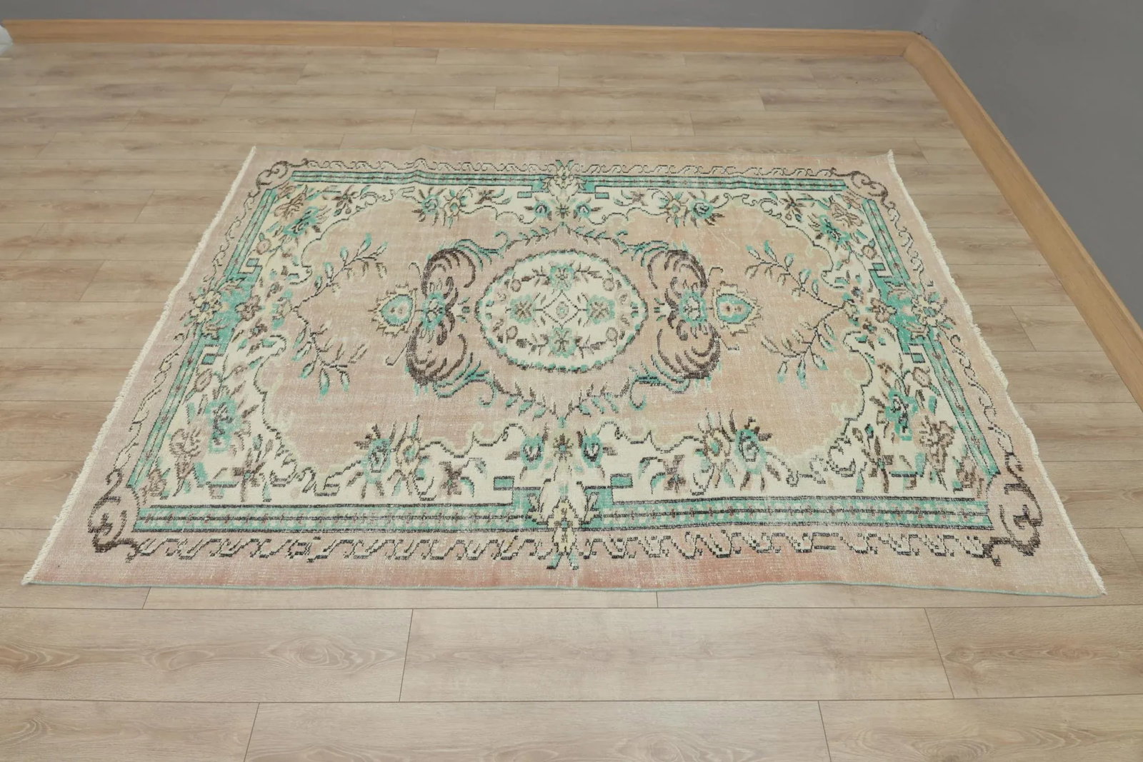 1950s Asian Vintage Floral Desing Natural Wool Oushak Area Rug - 4