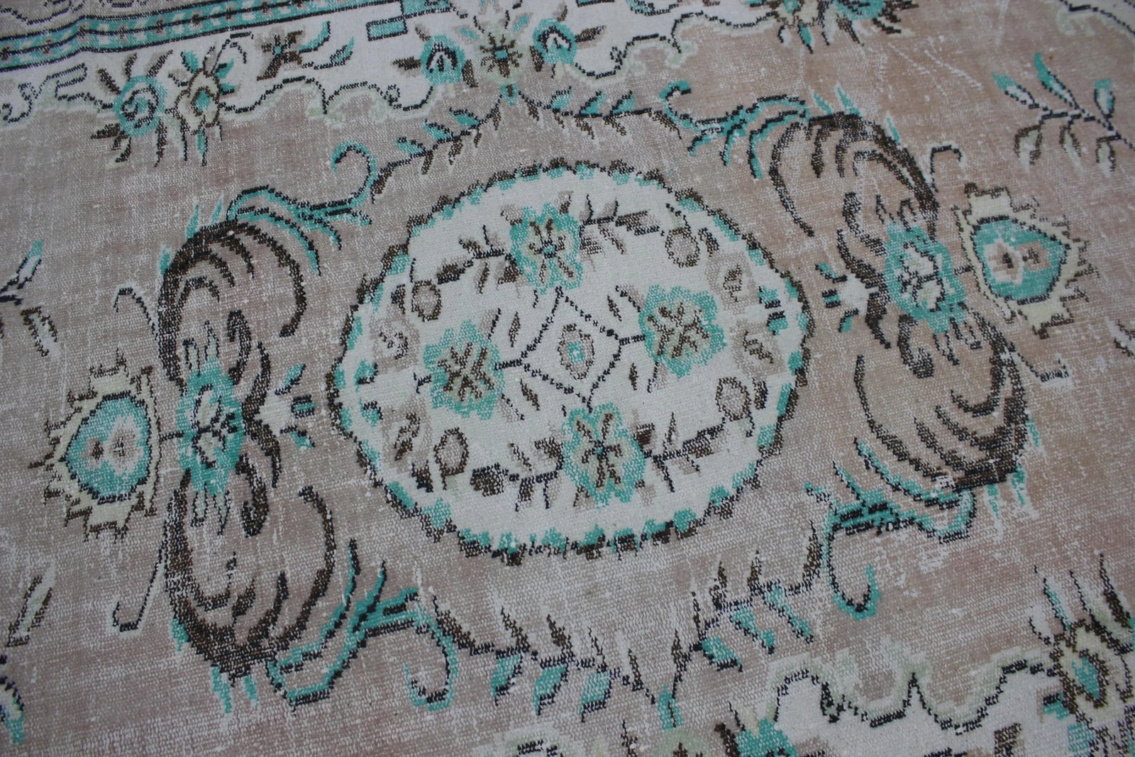 1950s Asian Vintage Floral Desing Natural Wool Oushak Area Rug - 7