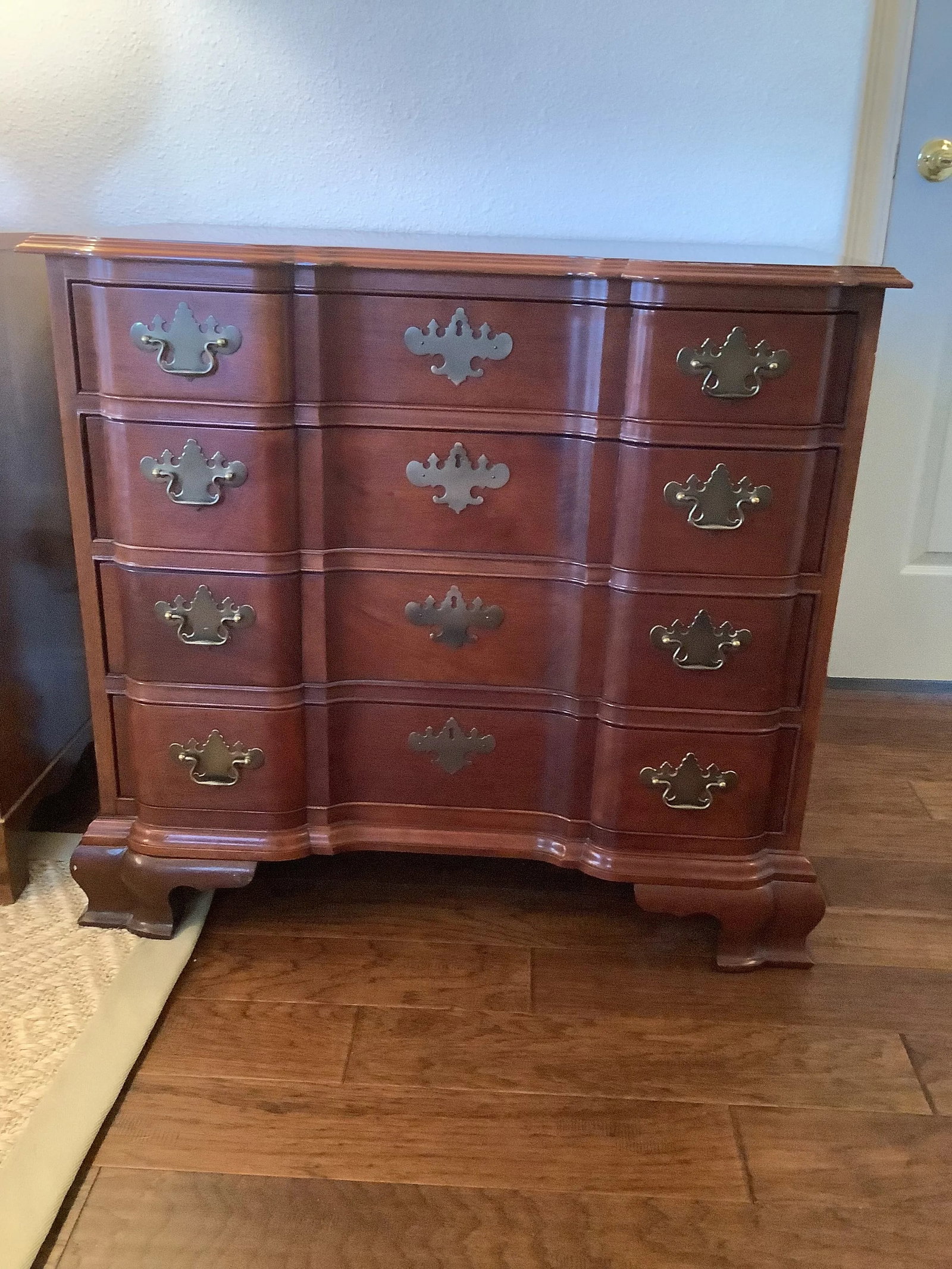 Late 20th Century Block Front Chest of Drawers - 11