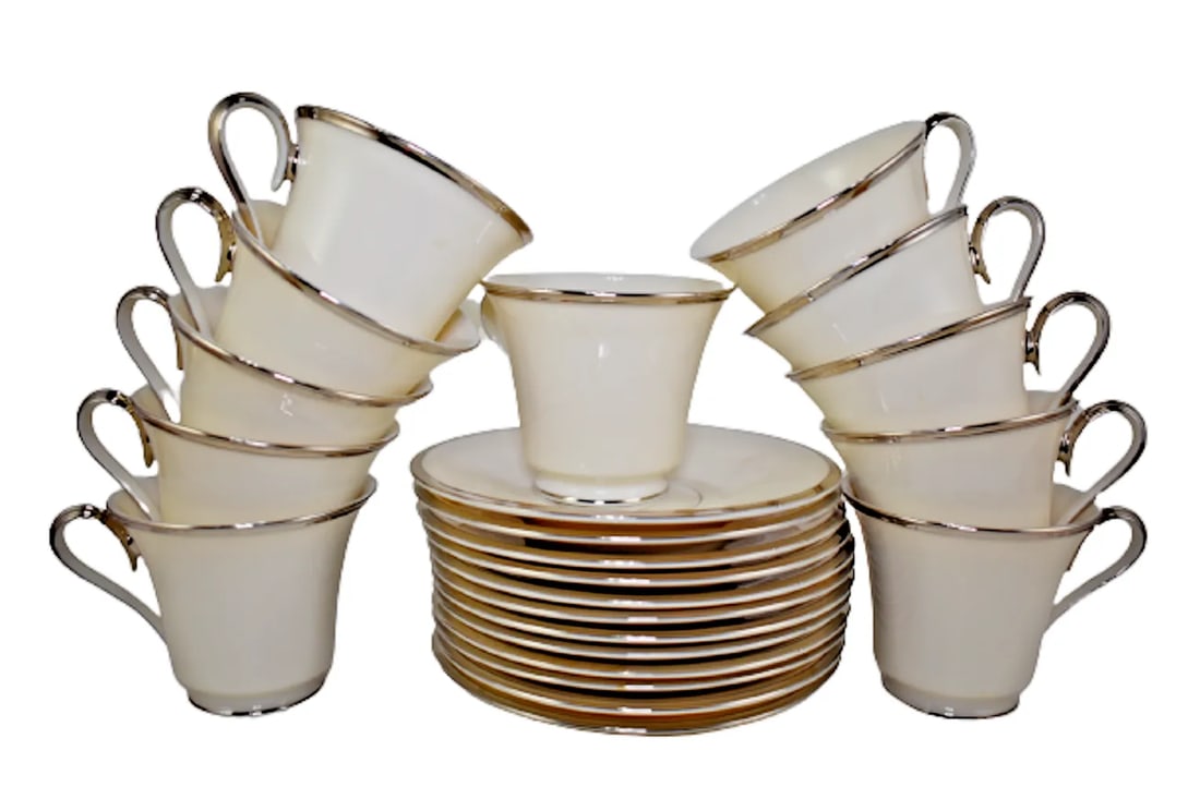 Late 19th Century Lenox Solitaire Cup & Saucer Set - 23 Pieces - 11