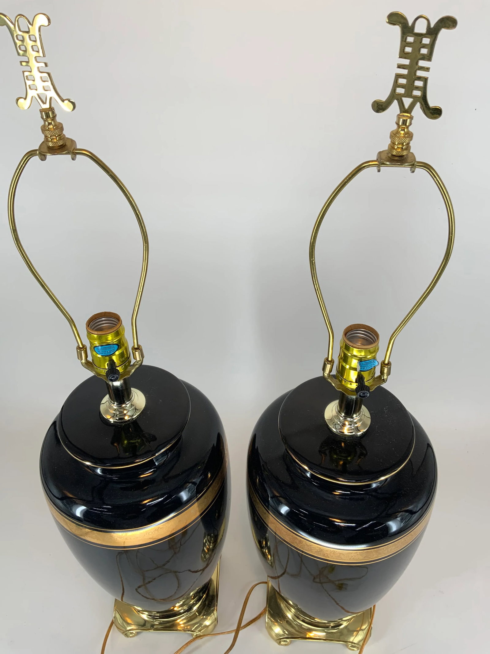 Pair of Vintage Black and Gold Asian Style Ceramic Lamps by Alsy. - 3