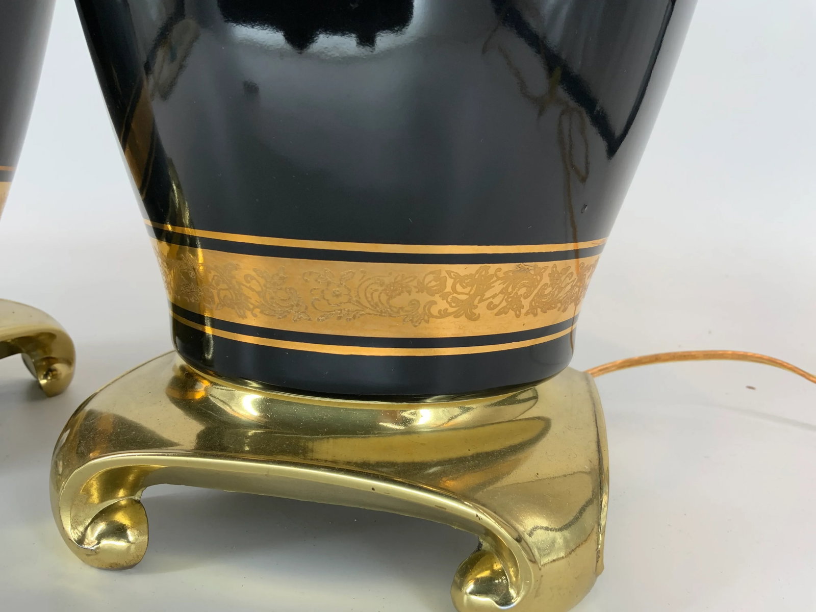 Pair of Vintage Black and Gold Asian Style Ceramic Lamps by Alsy. - 6