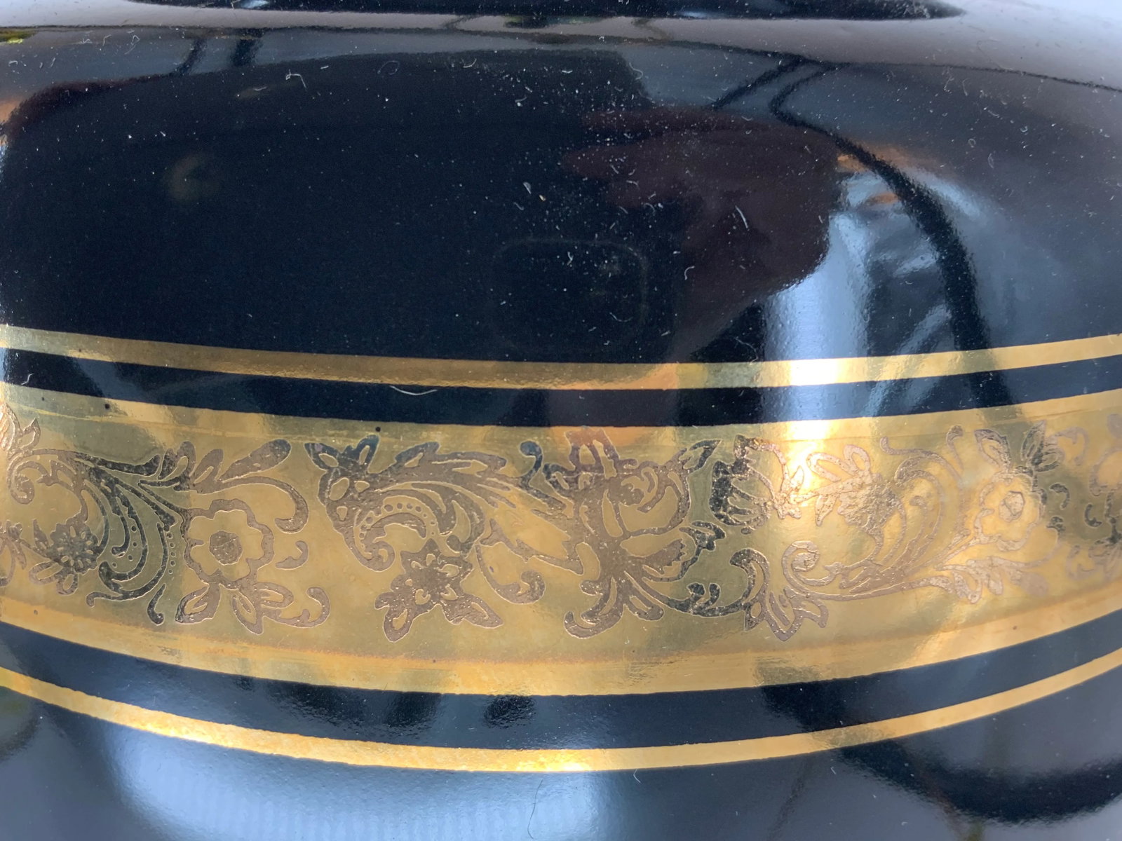 Pair of Vintage Black and Gold Asian Style Ceramic Lamps by Alsy. - 8