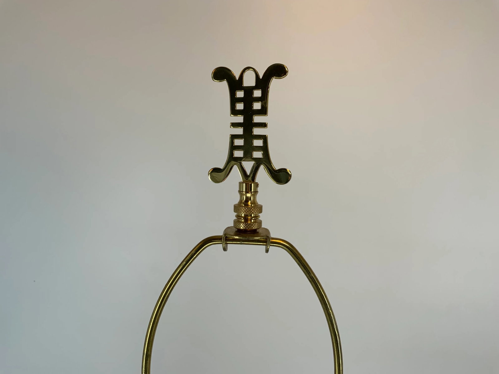 Pair of Vintage Black and Gold Asian Style Ceramic Lamps by Alsy. - 9