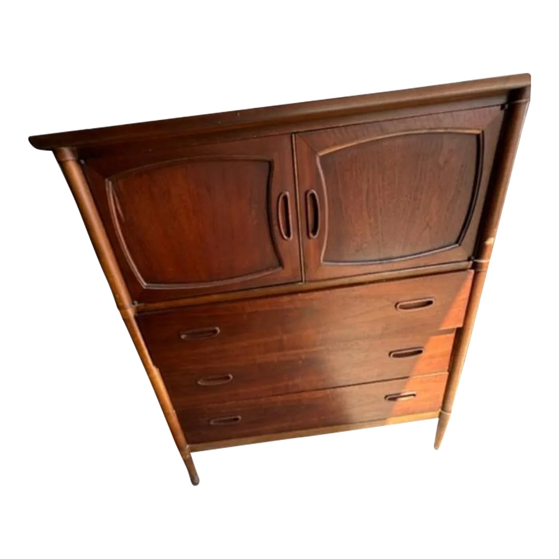 1960s Mid-Century Modern Walnut Lane Dresser/Chest of Drawers: This mid-century modern tall chest from the Lane Rhythm Collection offers everything a modern highboy dresser should : style, stability, and storage. There are three roomy lower drawers and two upper 