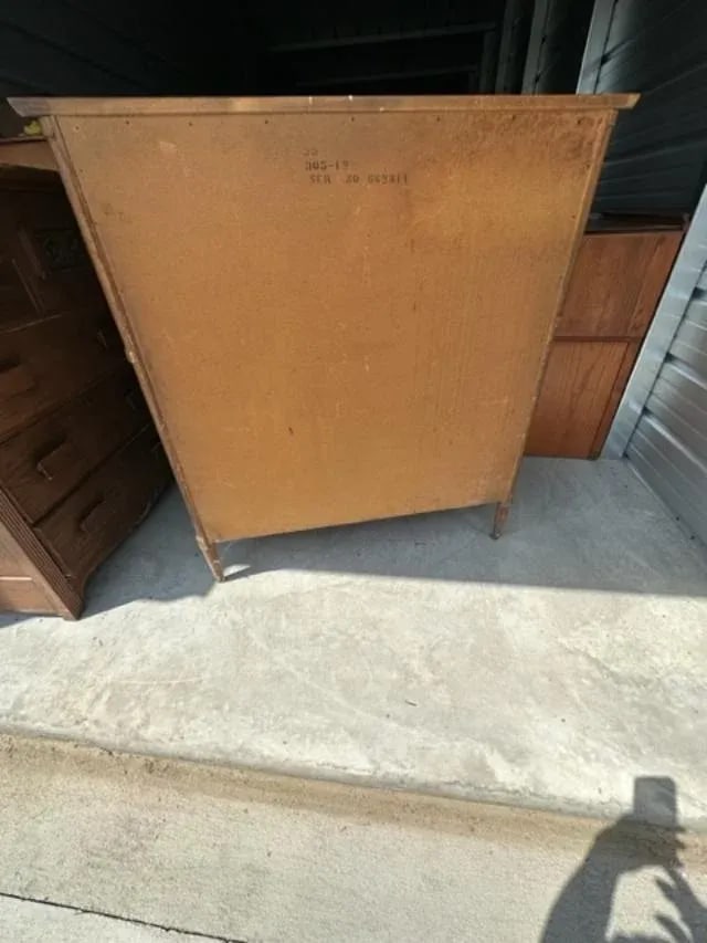 1960s Mid-Century Modern Walnut Lane Dresser/Chest of Drawers - 4