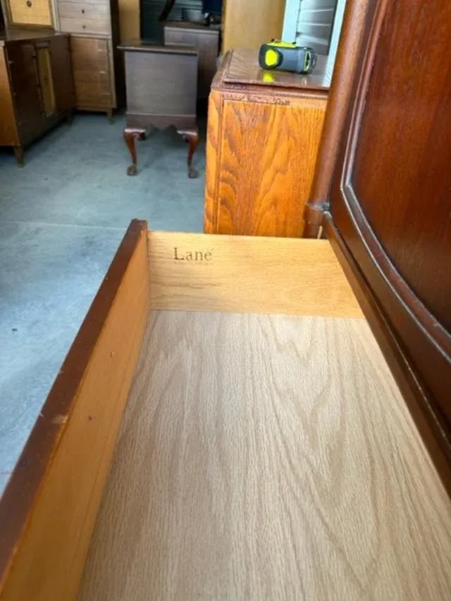 1960s Mid-Century Modern Walnut Lane Dresser/Chest of Drawers - 7