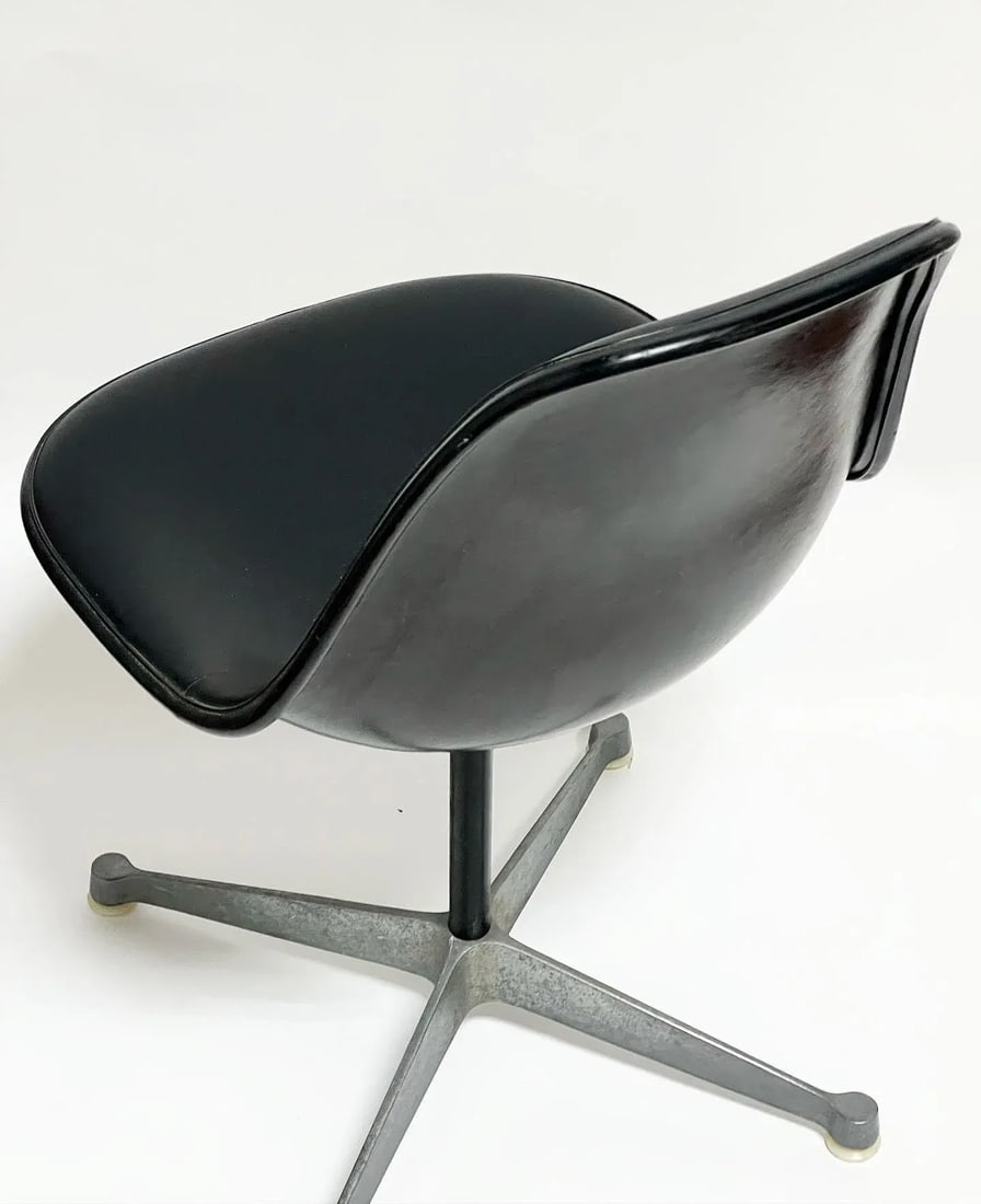 Mid Century 1967 Single Original Eames for Herman Miller Pivoting Side Shell Chair - 4