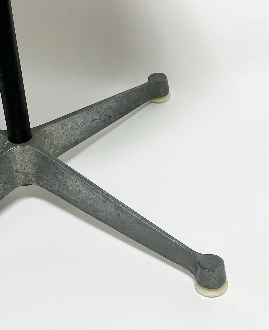 Mid Century 1967 Single Original Eames for Herman Miller Pivoting Side Shell Chair - 7